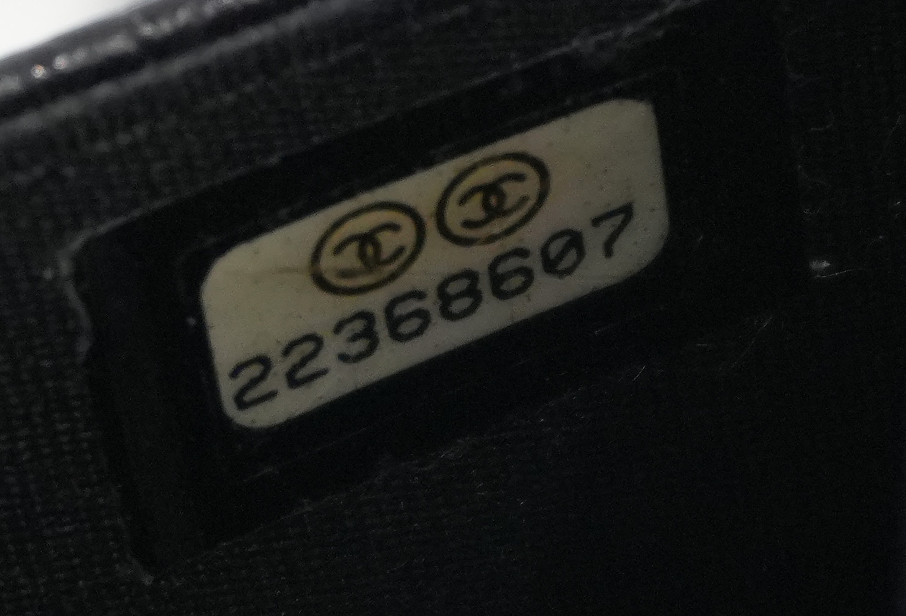 Pre-owned Chanel Caviar Wallet on Chain