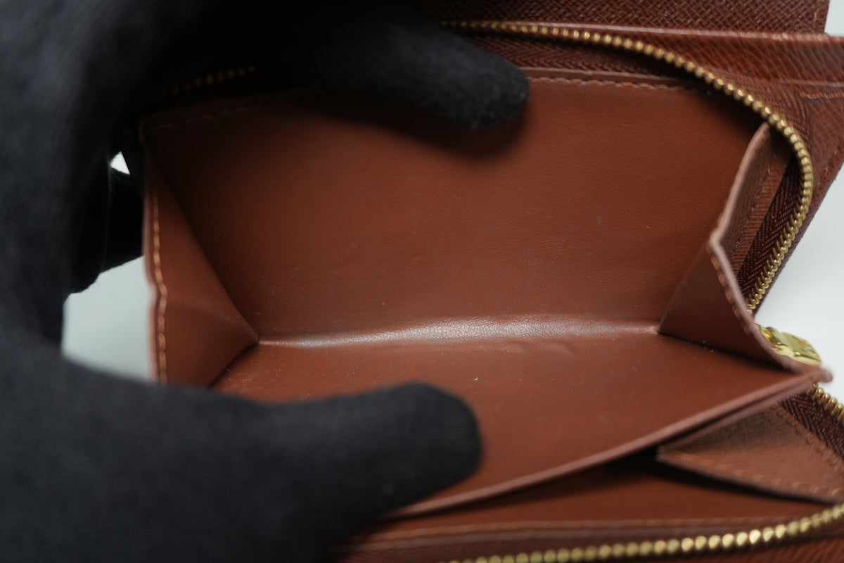 Pre-Owned Louis Vuitton Monogram Short Wallet
