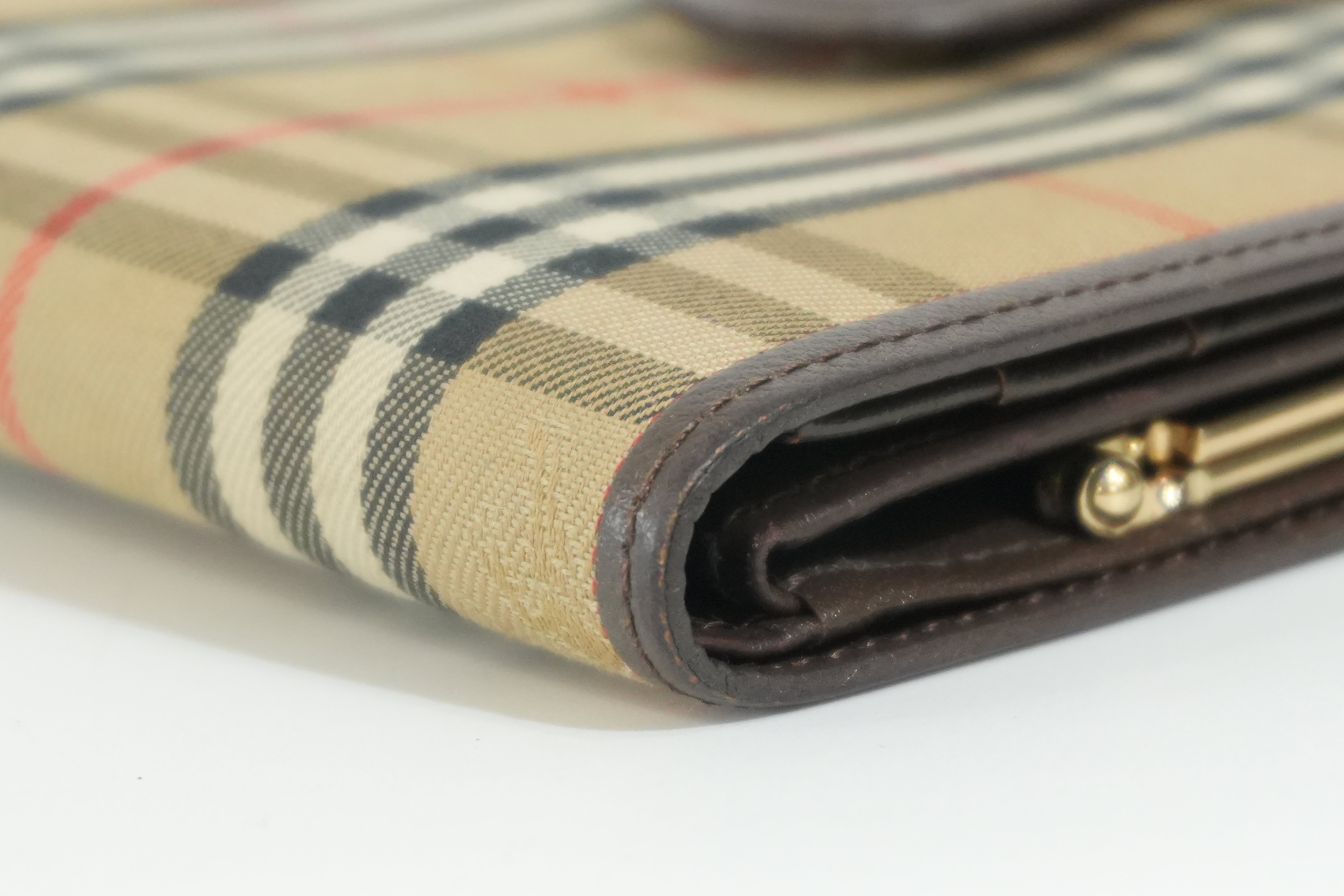 Pre-owned Burberry Haymarket Compact Wallet Brown