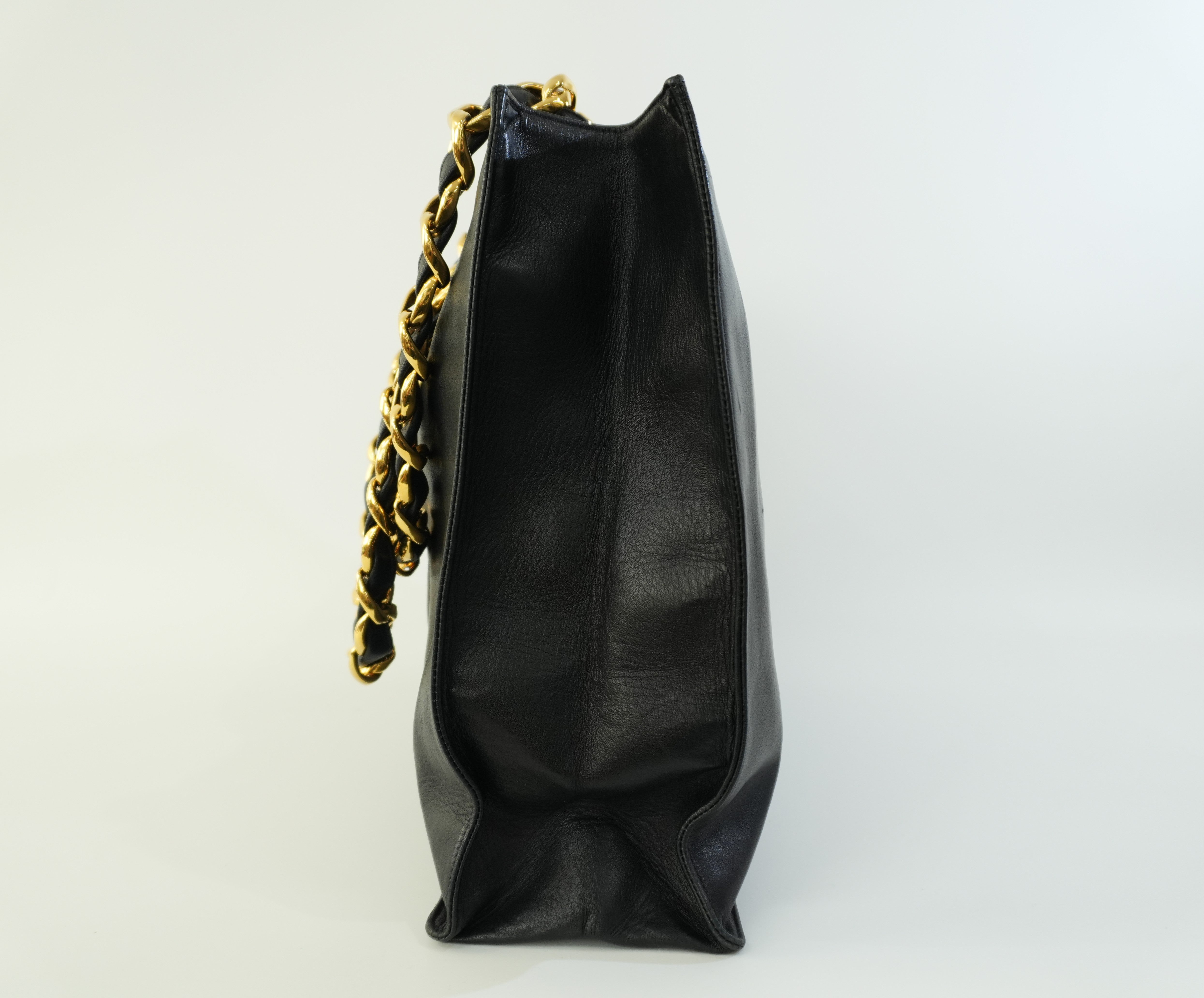 Pre-owned Chanel Lambskin Leather Chain Tote Bag Black