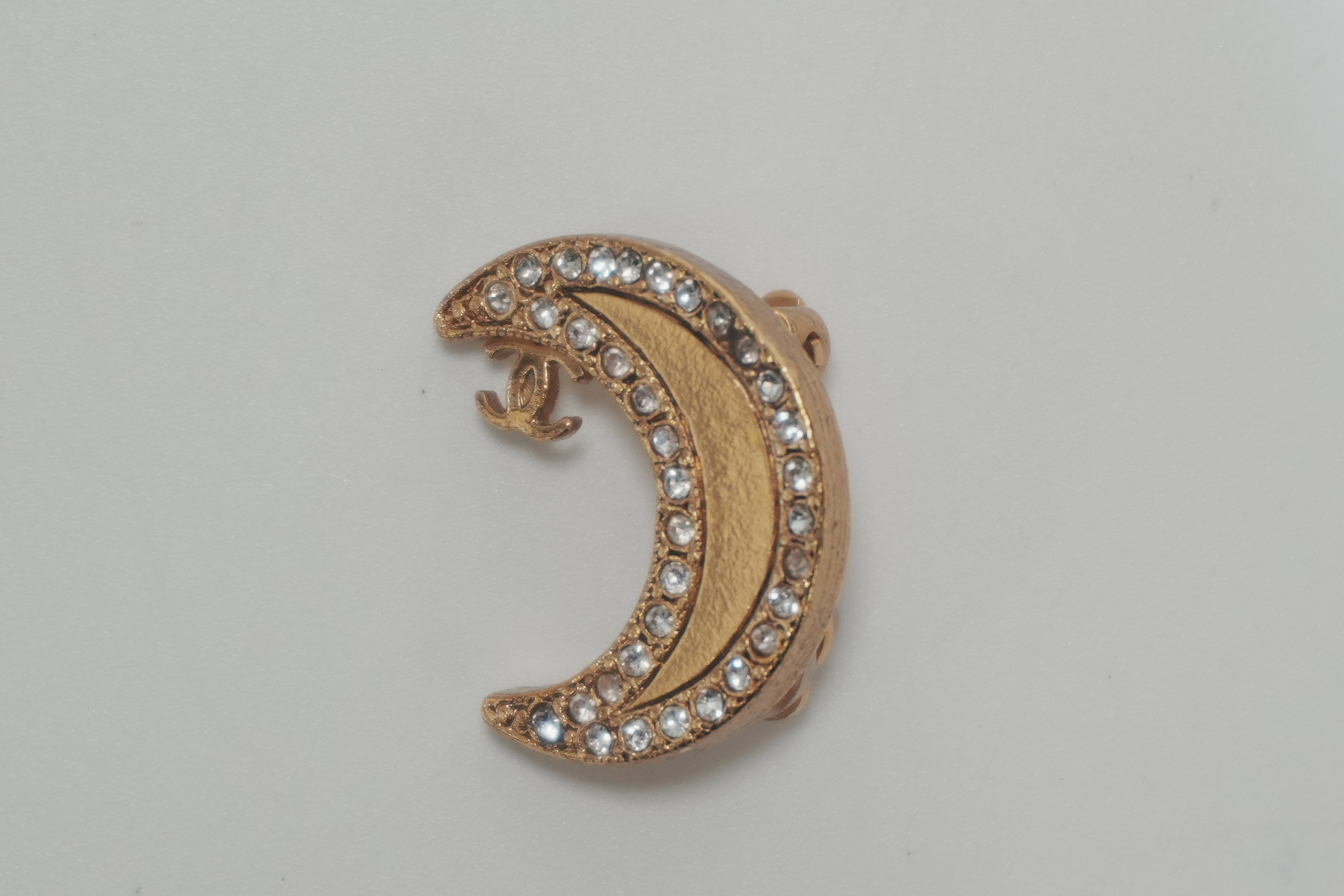 Pre-owned Chanel Quarter Moon Clip On Earrings