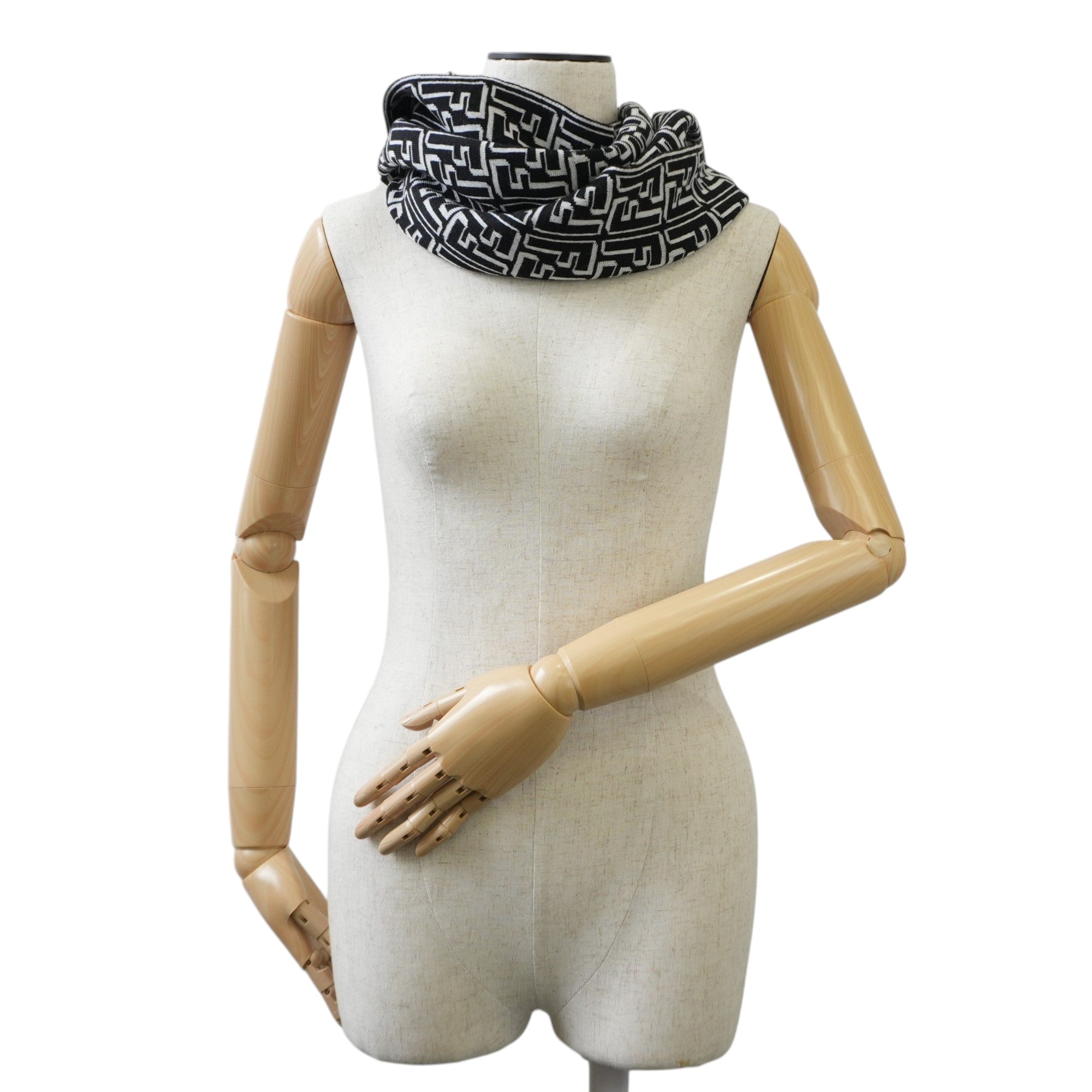 Pre-owned Fendi Scarf