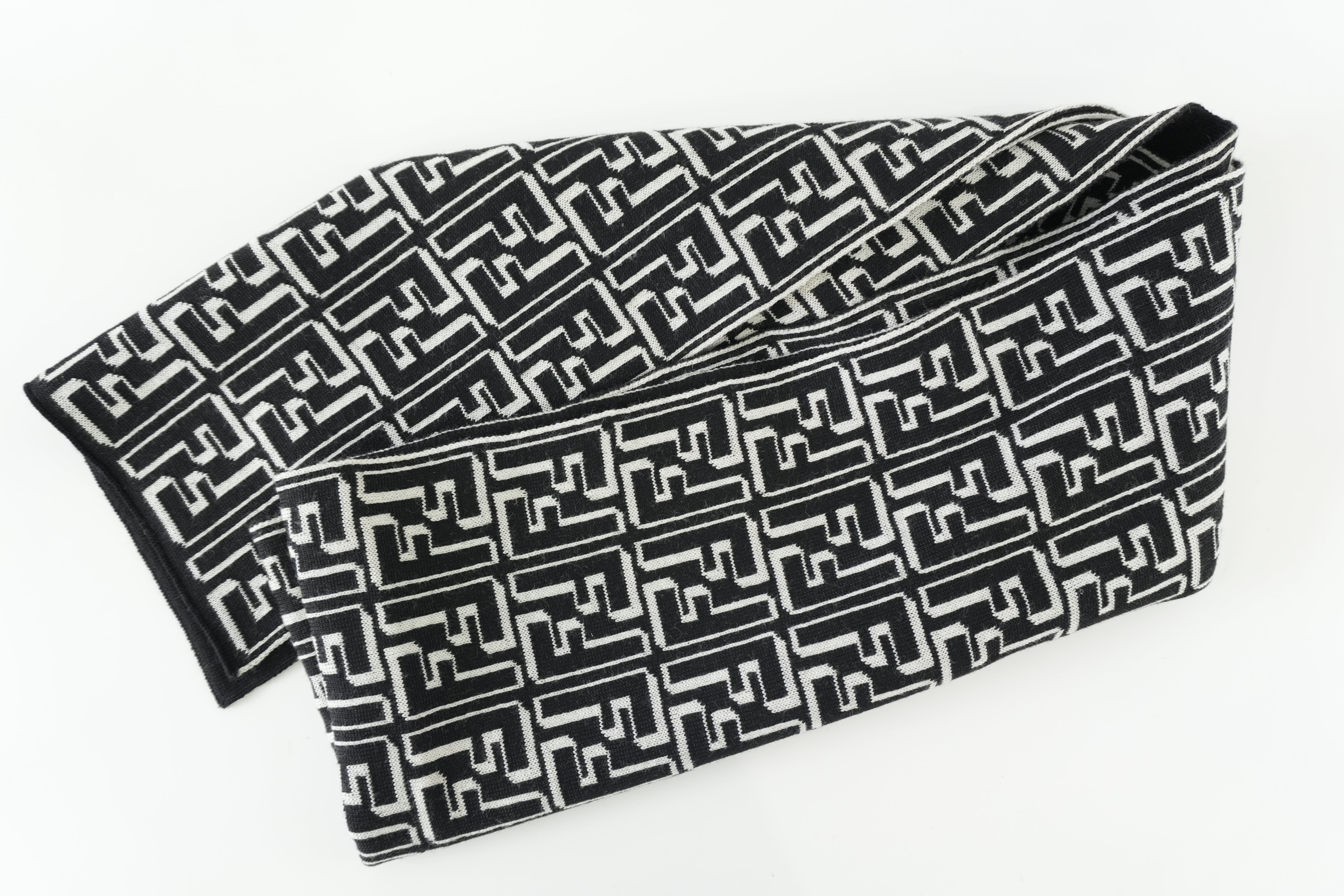 Pre-owned Fendi Scarf