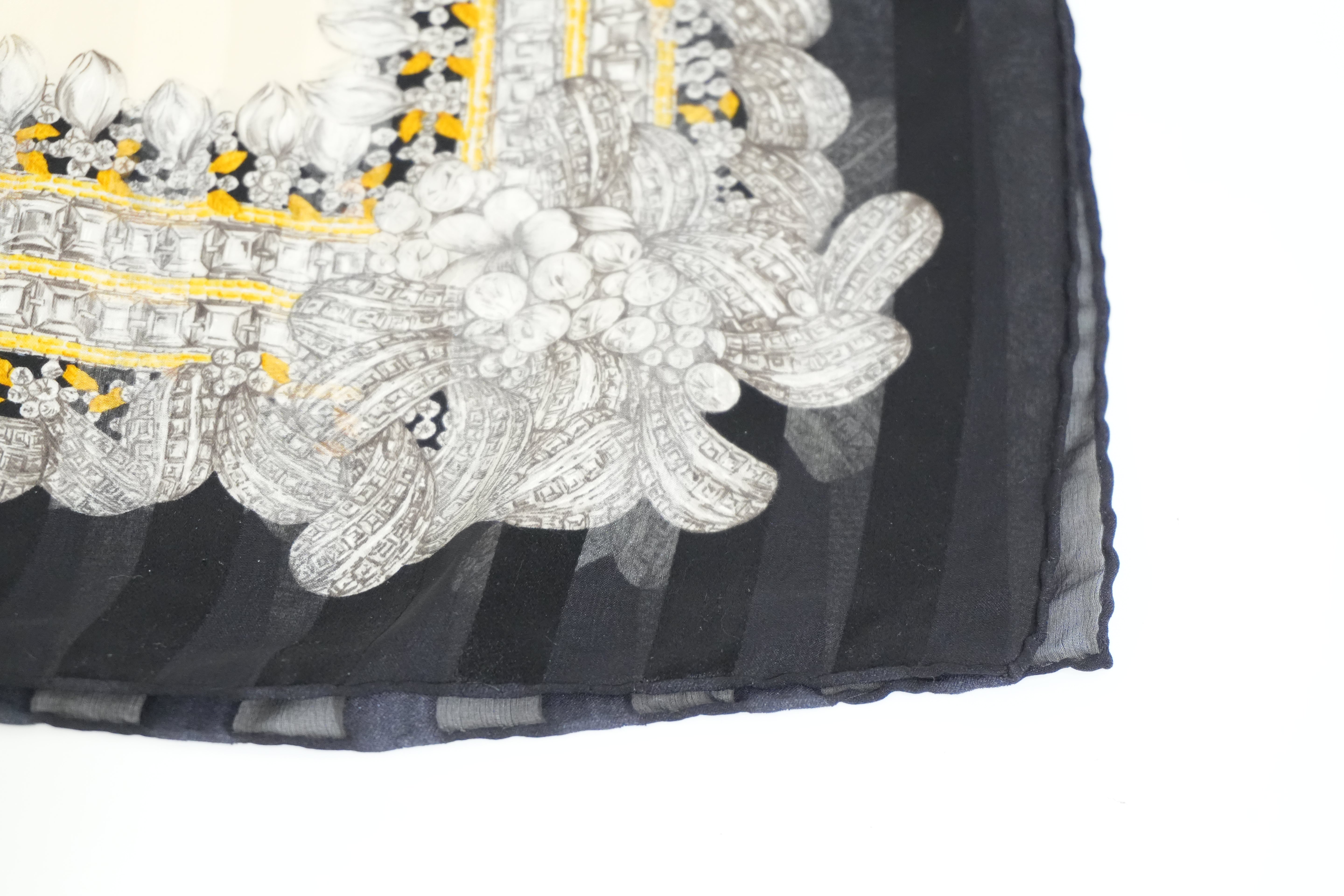 Pre-owned Dior Scarf White and Gold