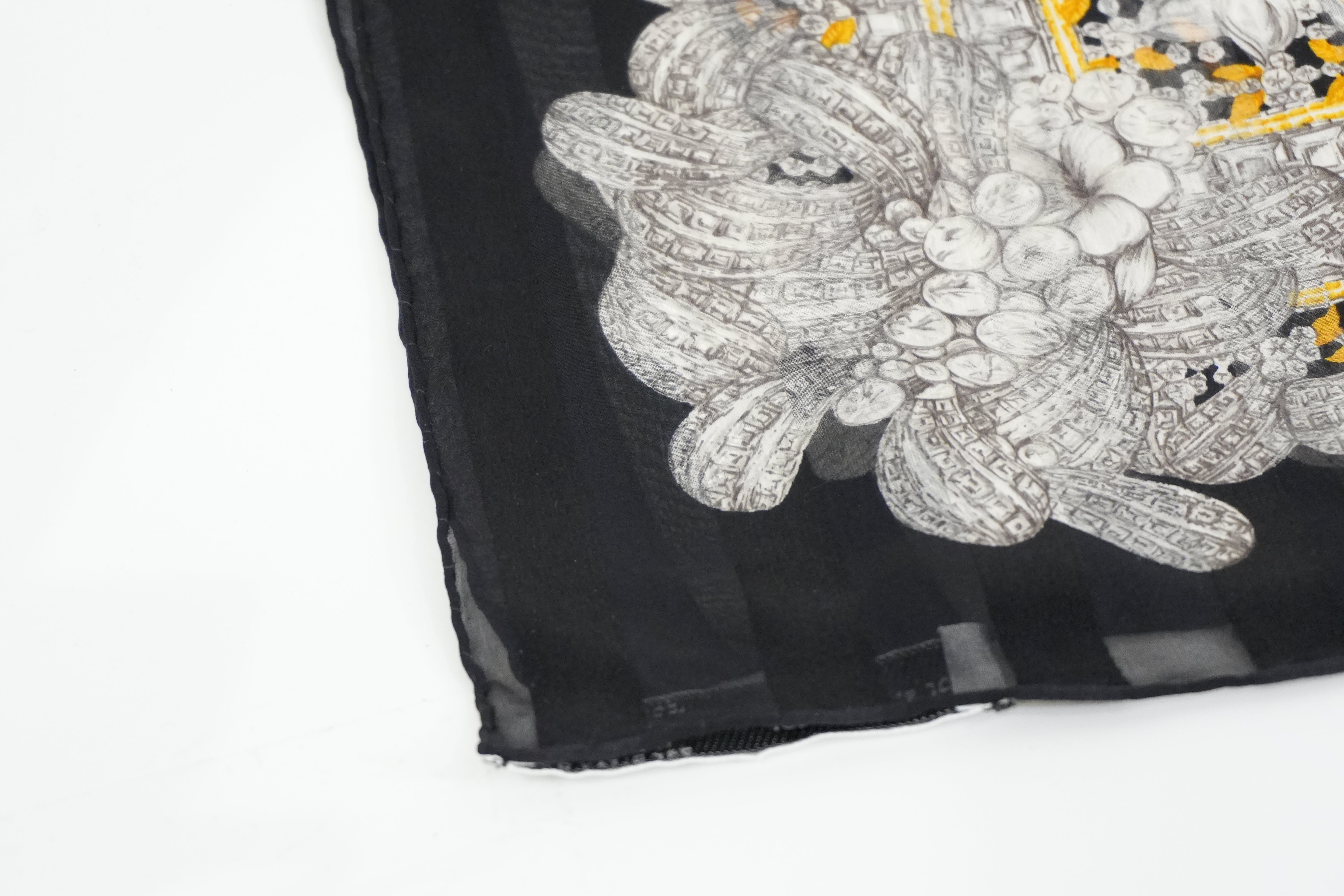 Pre-owned Dior Scarf White and Gold