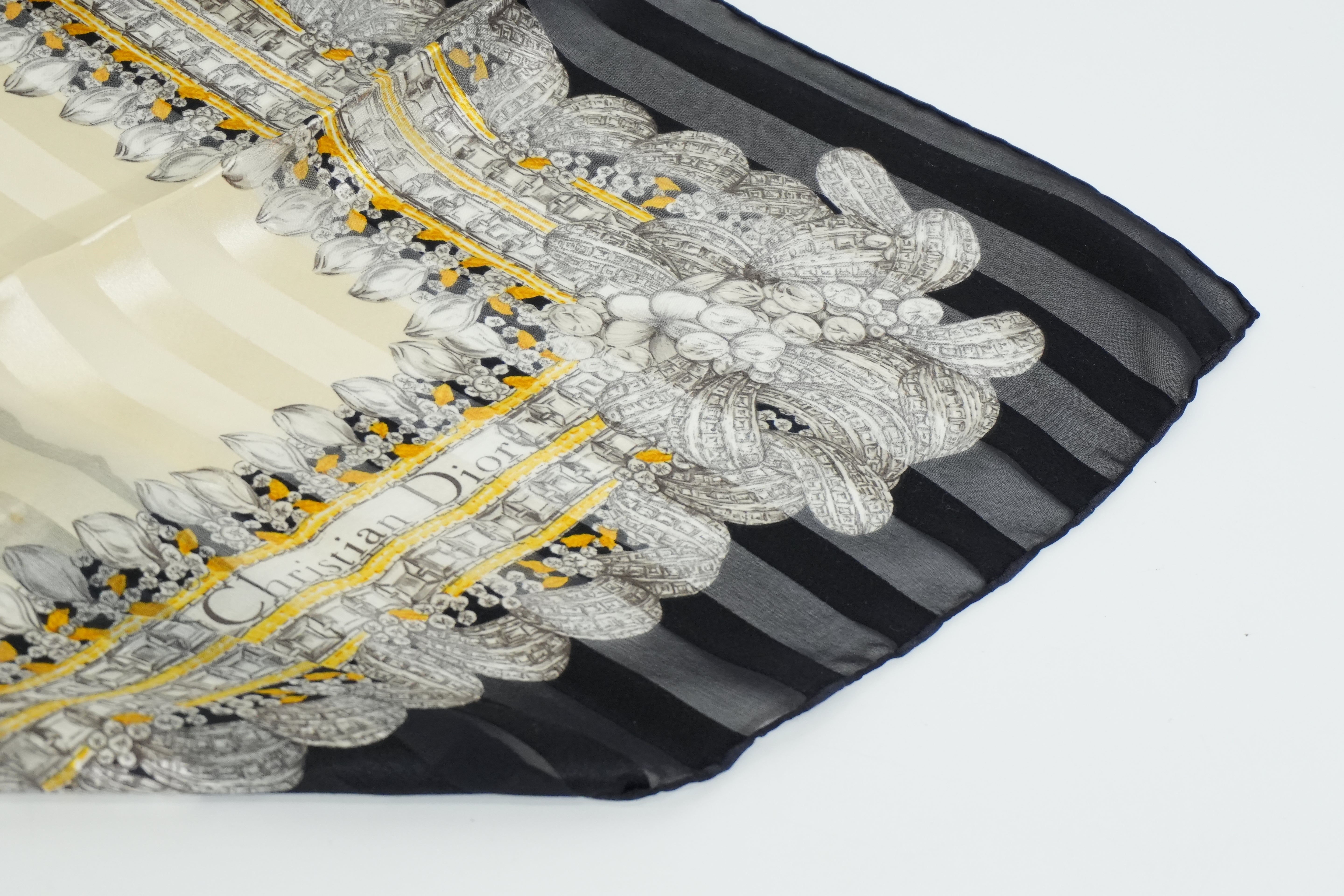 Pre-owned Dior Scarf White and Gold