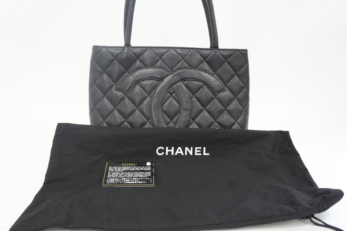 Pre-Owned Chanel Caviar Medallion Silver Hardware Tote Bag