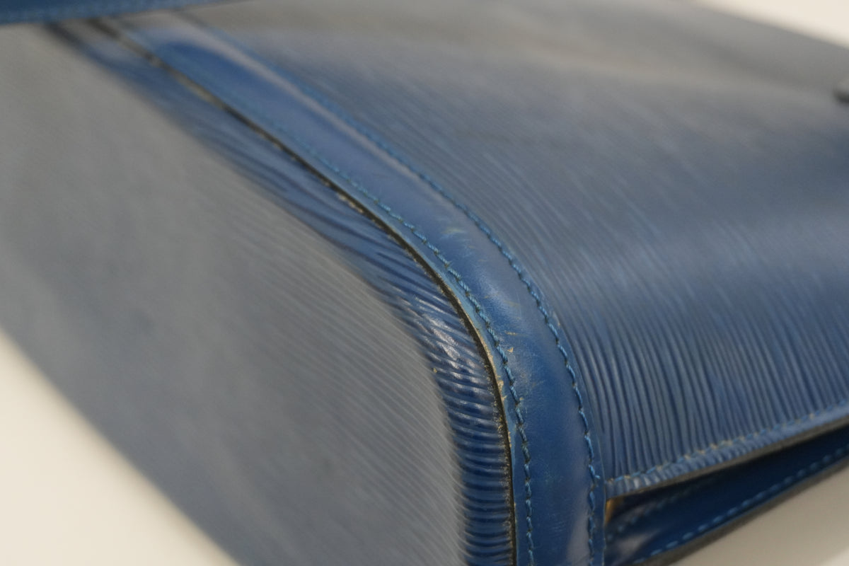 Pre-Owned Louis Vuitton Epi Lussac Shoulder Bag Blue