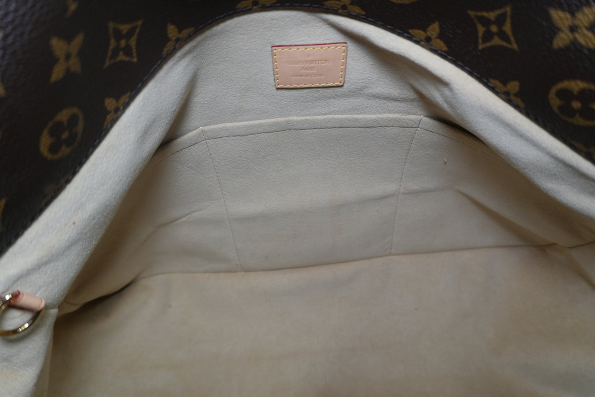 Pre-Owned Louis Vuitton Artsy MM Hobo Shoulder Bag