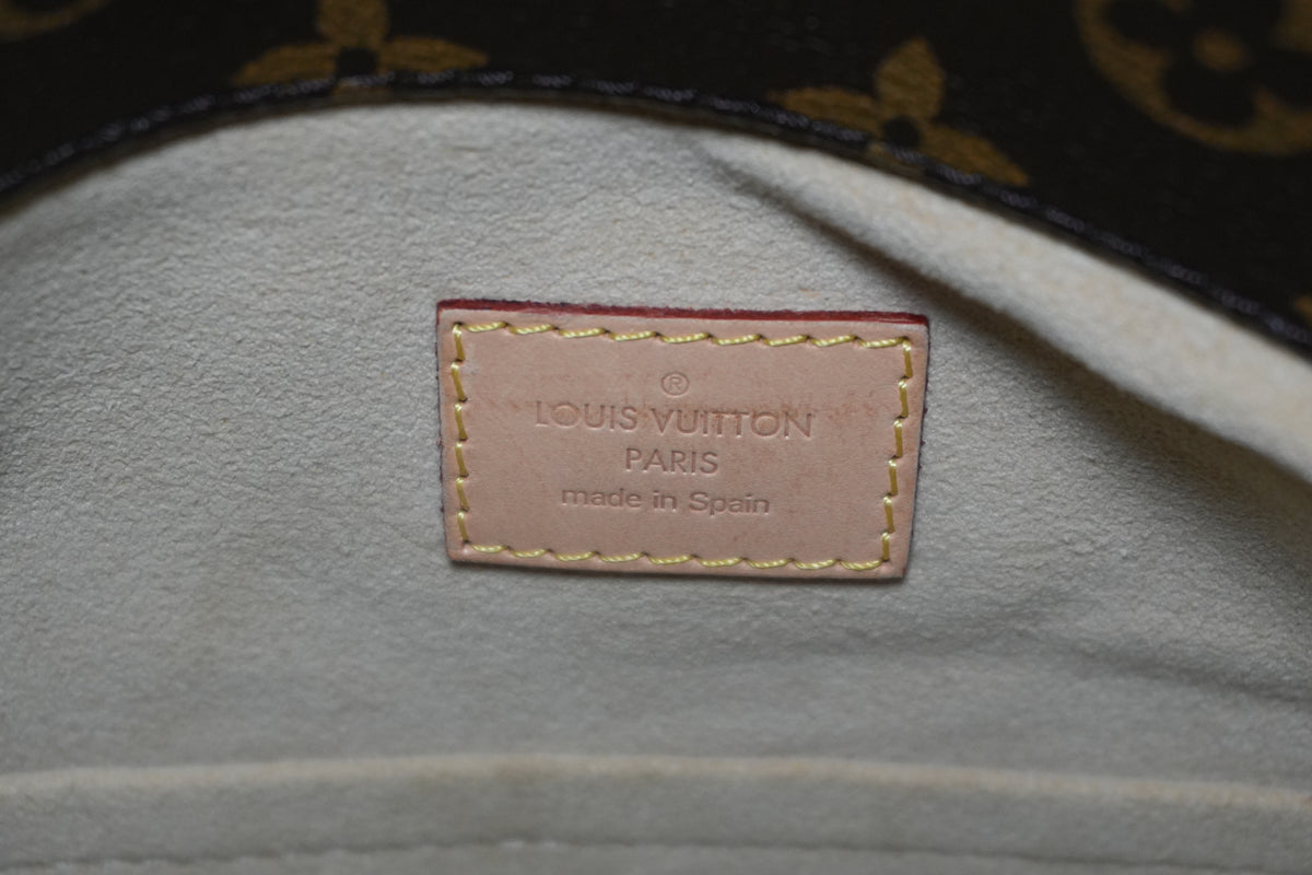 Pre-Owned Louis Vuitton Artsy MM Hobo Shoulder Bag