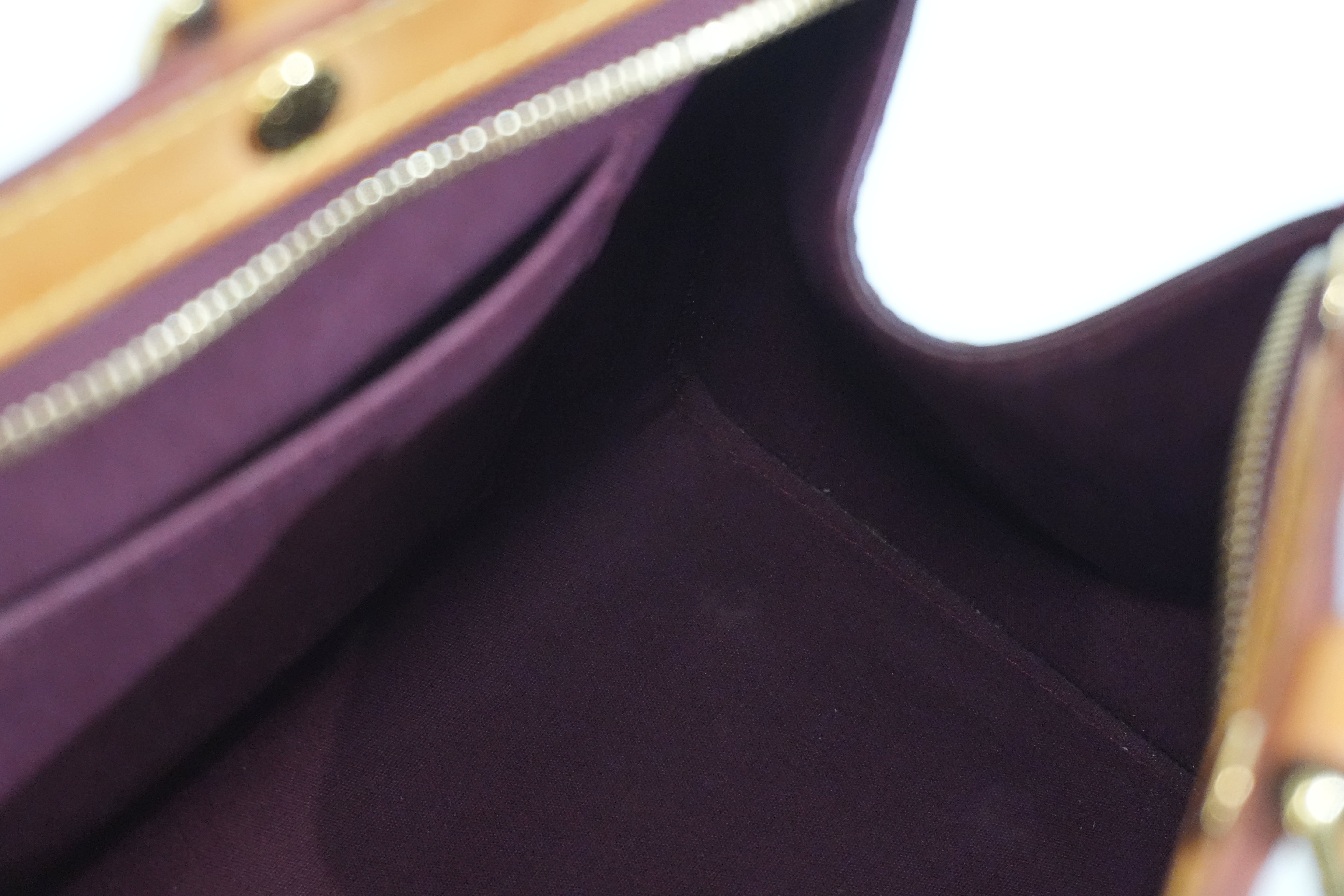 Pre-owned Louis Vuitton Vernis Brea Handbag Rouge Fauviste