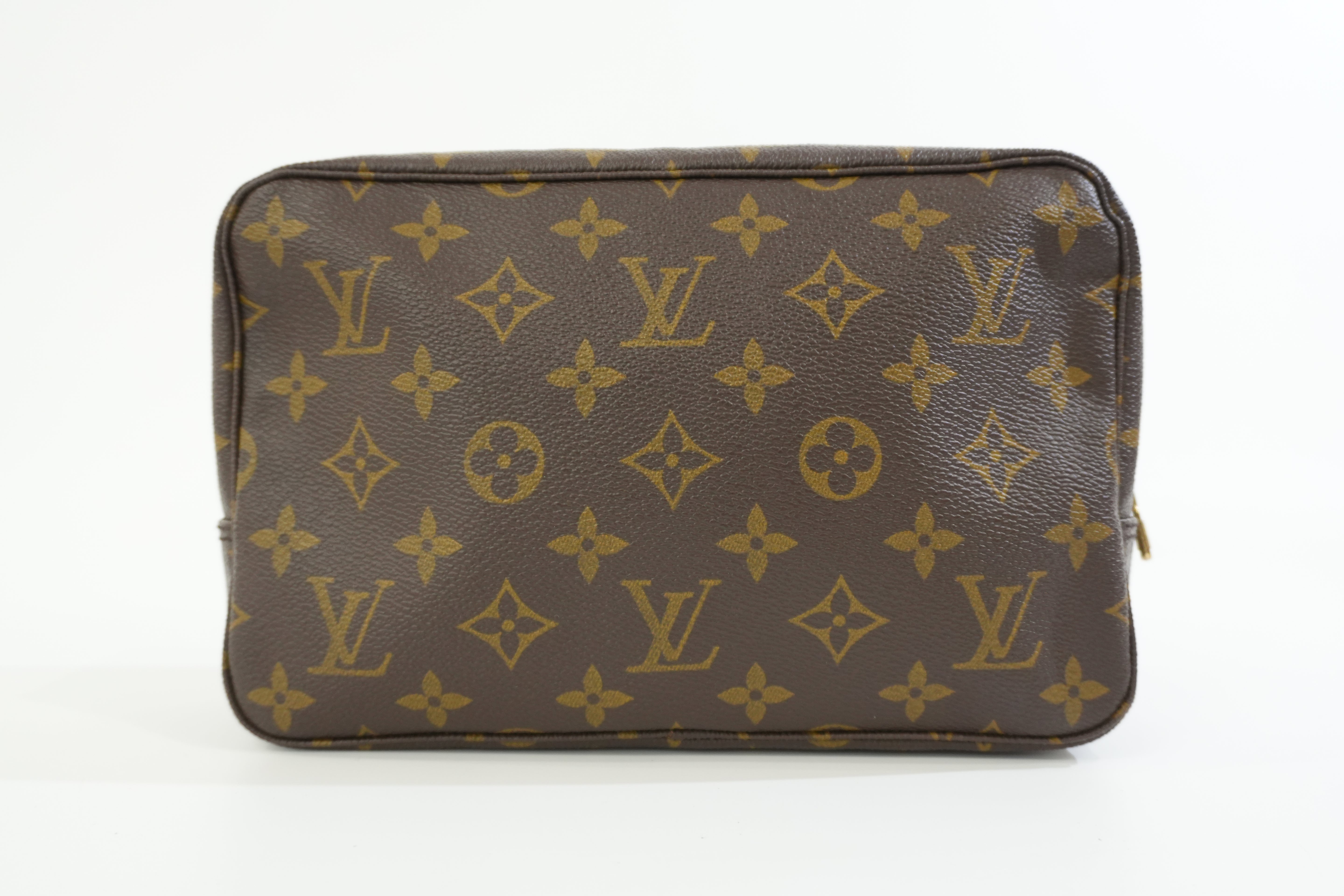 Pre-owned Louis Vuitton Monogram Trousse 23