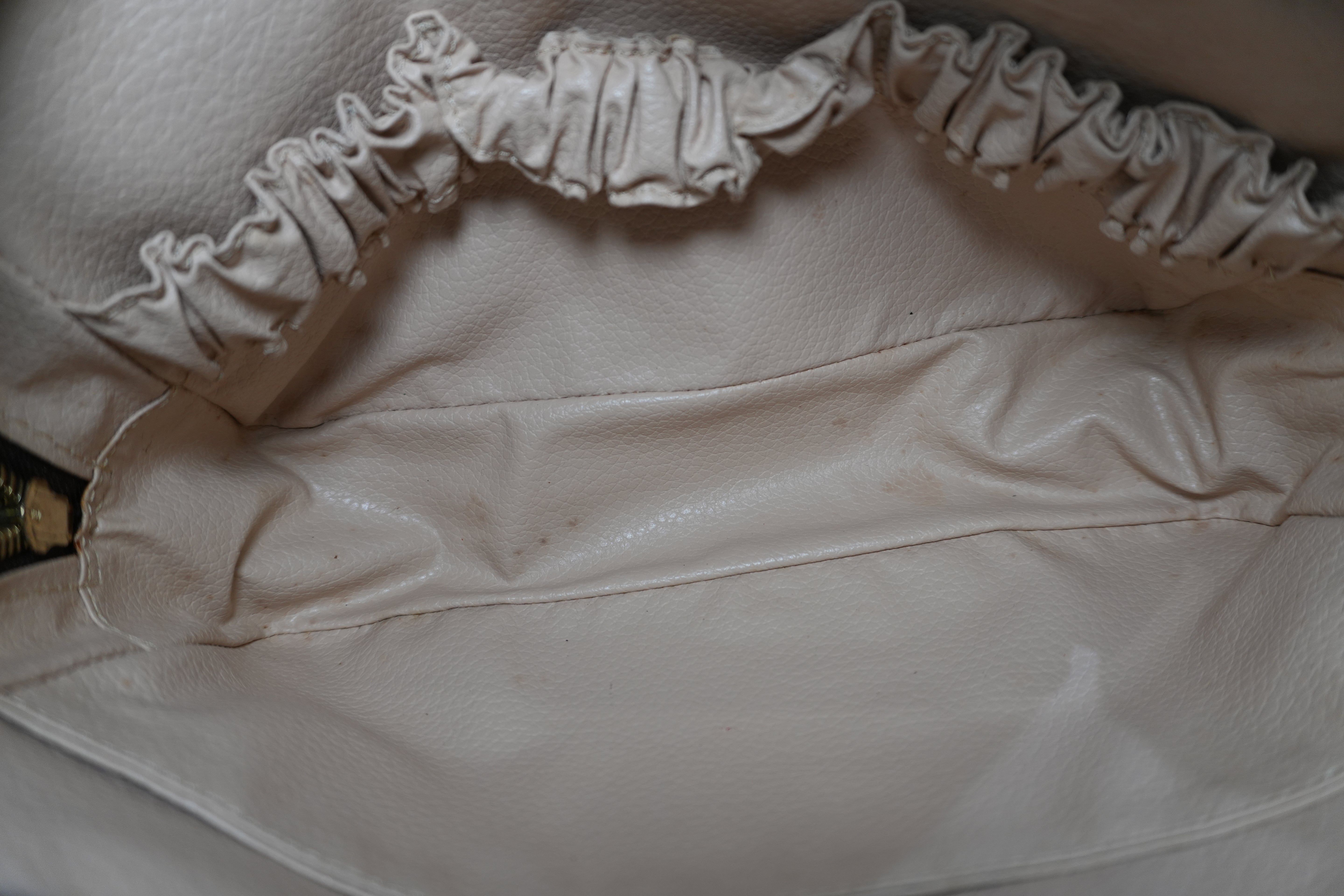 Pre-owned Louis Vuitton Monogram Trousse 23