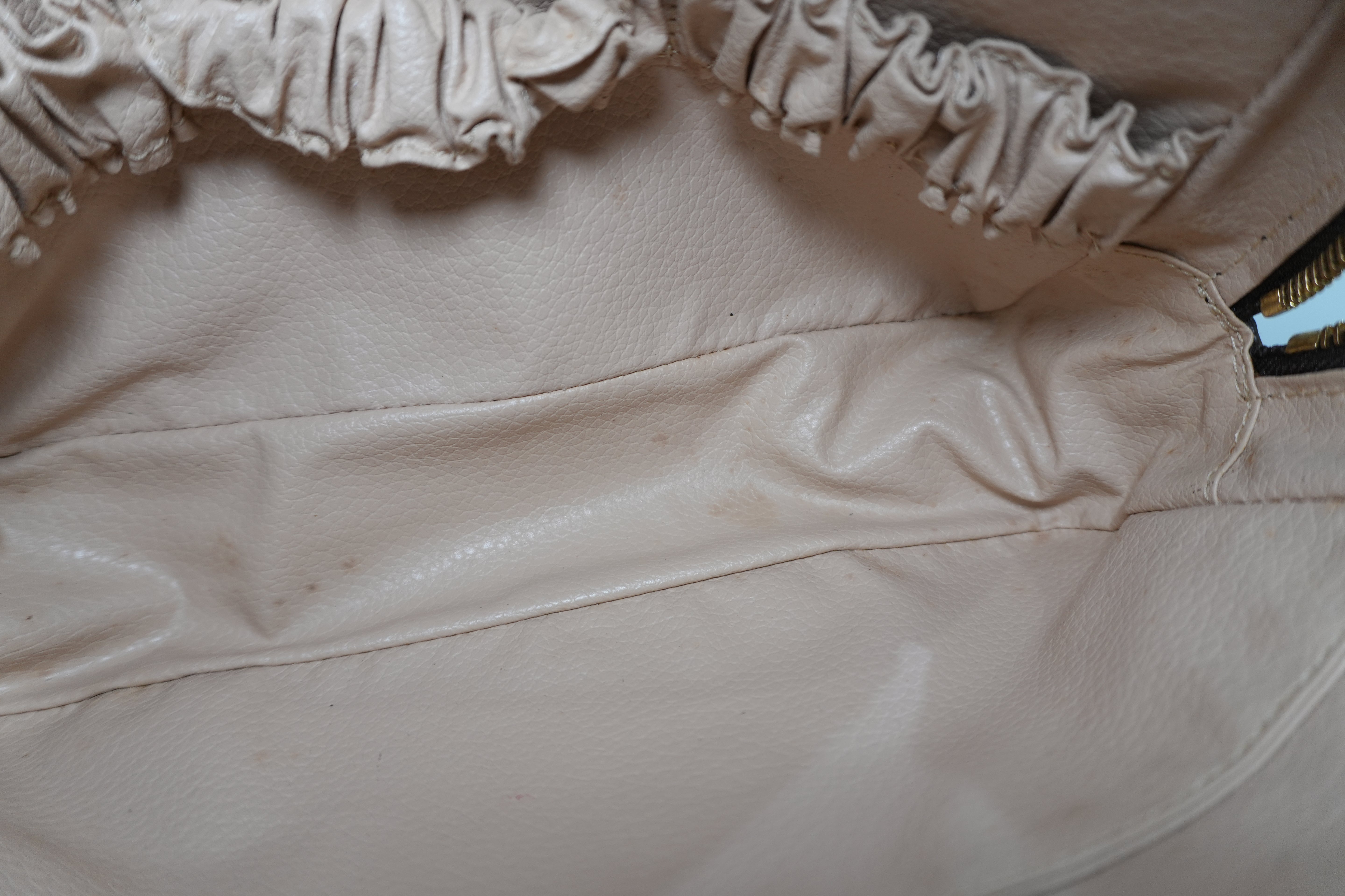 Pre-owned Louis Vuitton Monogram Trousse 23