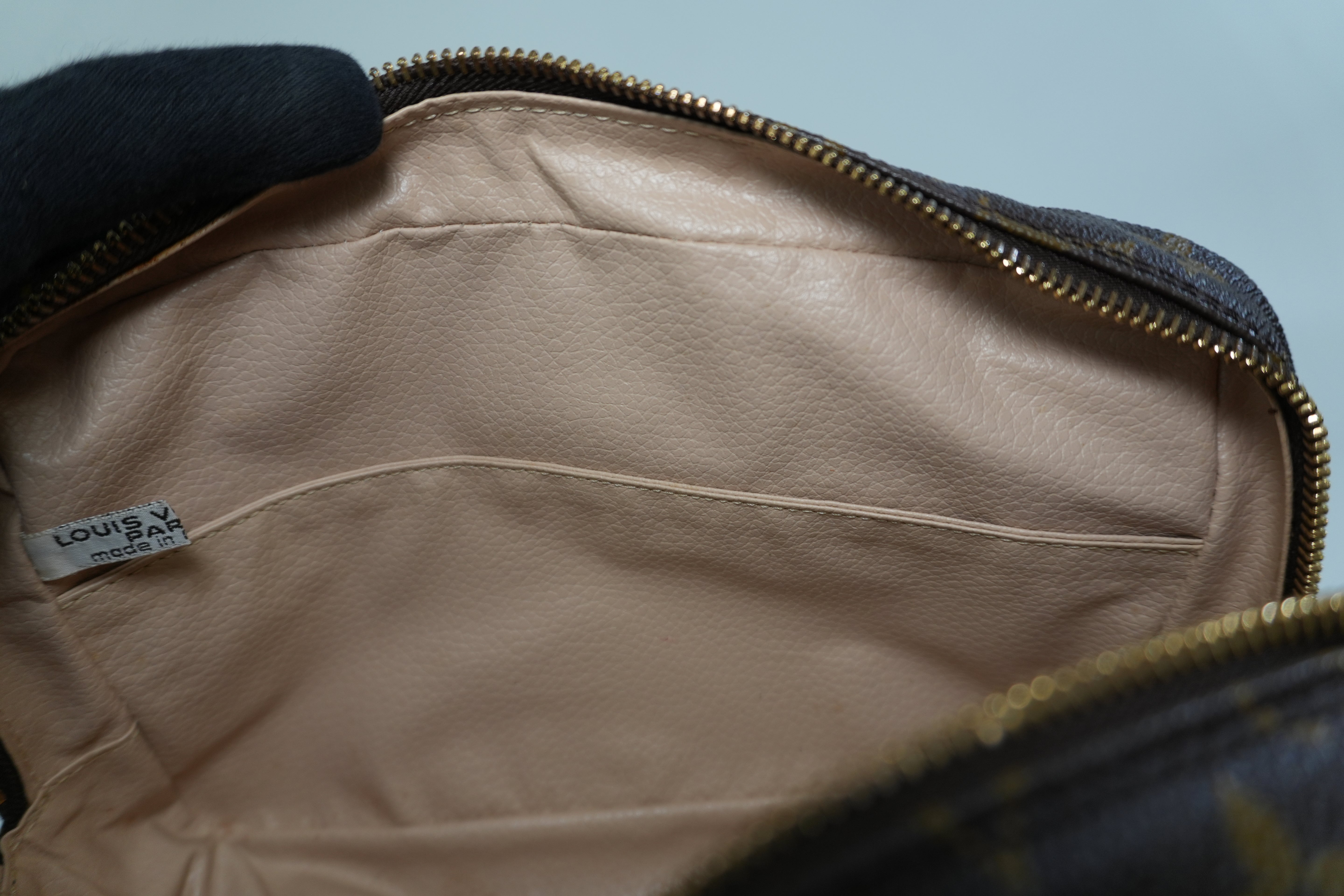 Pre-owned Louis Vuitton Monogram Trousse 23