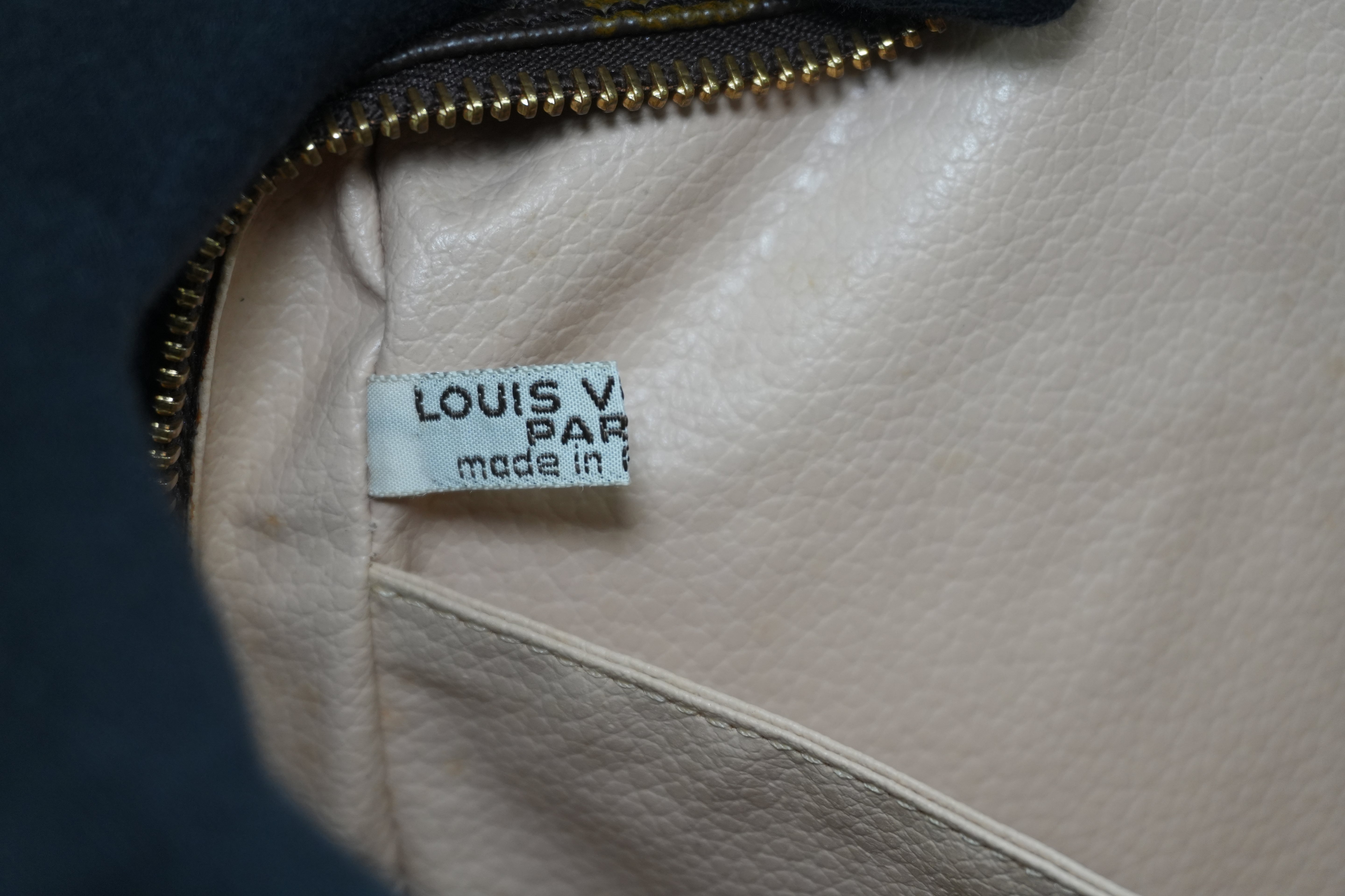 Pre-owned Louis Vuitton Monogram Trousse 23