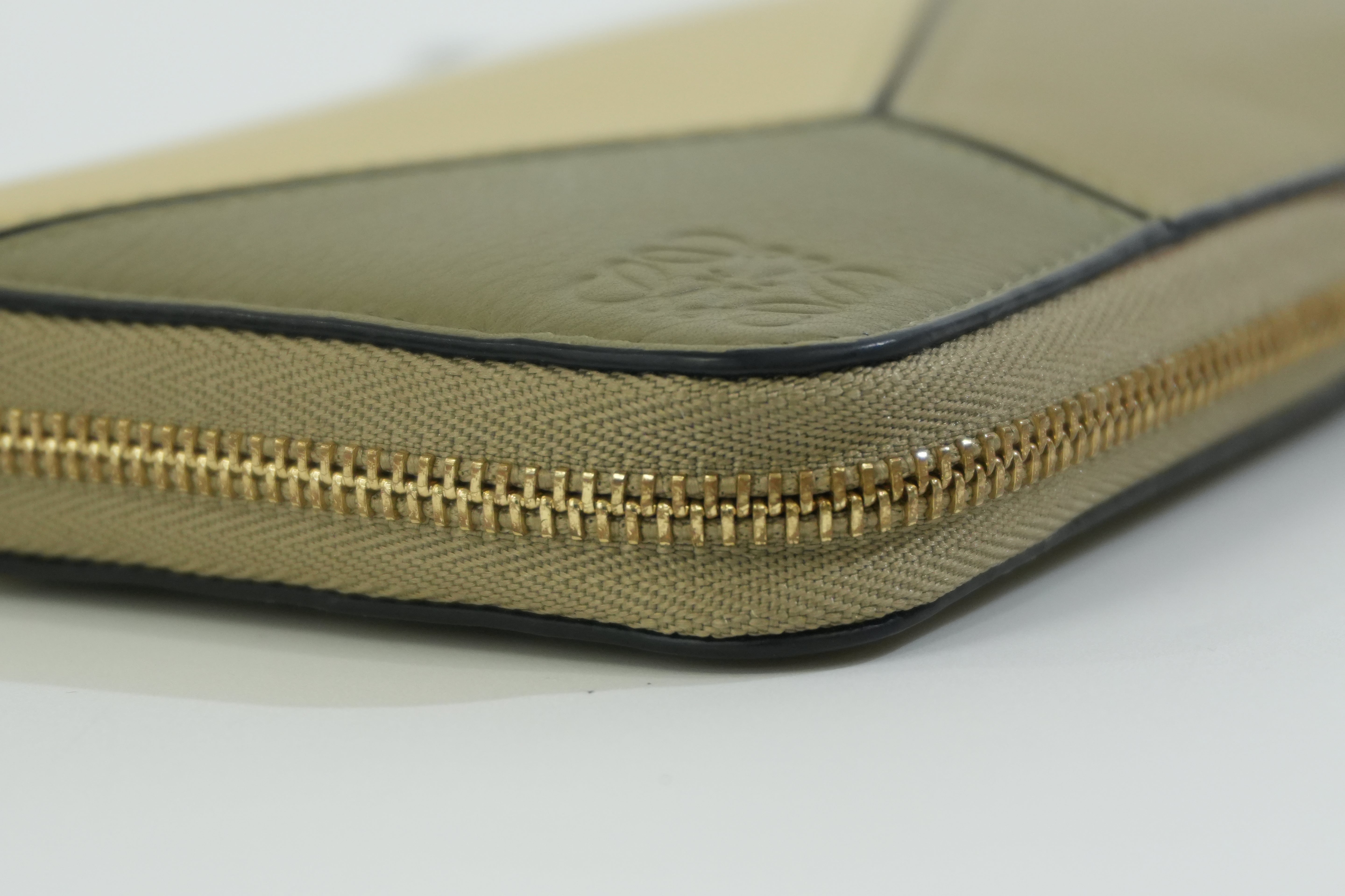 Pre-owned Loewe Leather Zippy Long Wallet Green