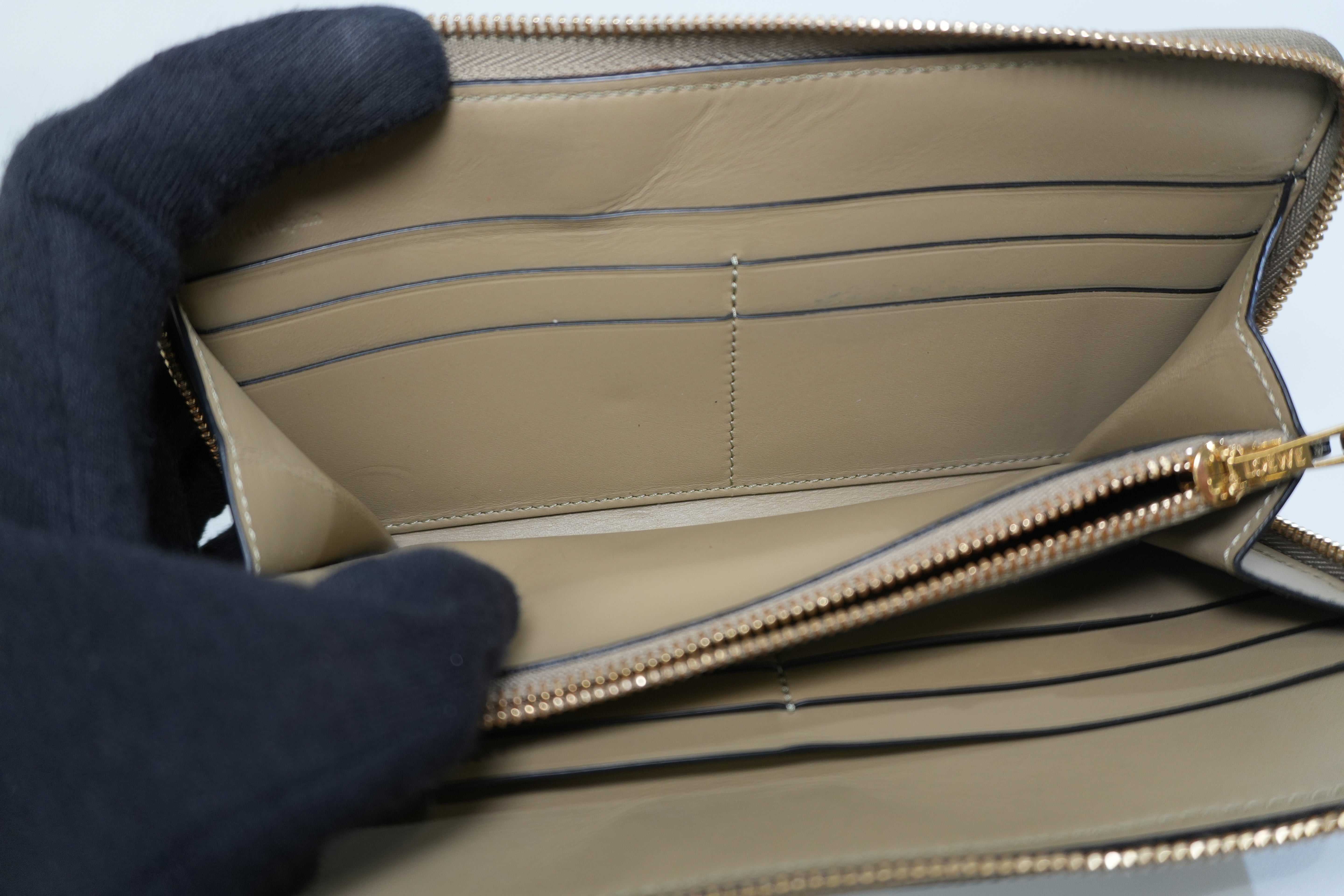 Pre-owned Loewe Leather Zippy Long Wallet Green