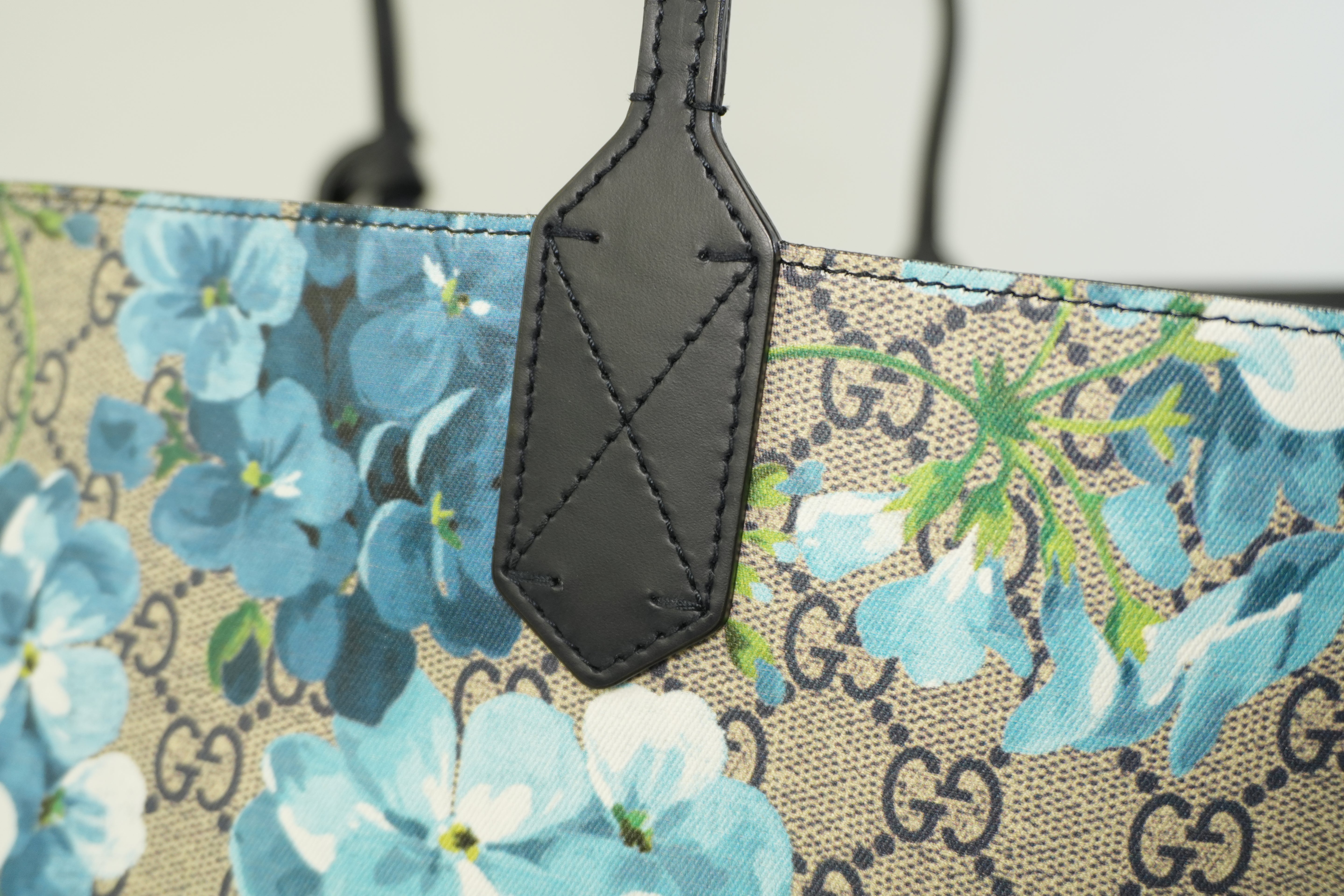 Pre-owned Gucci Canvas Blooms Reversible Tote Bag Blue