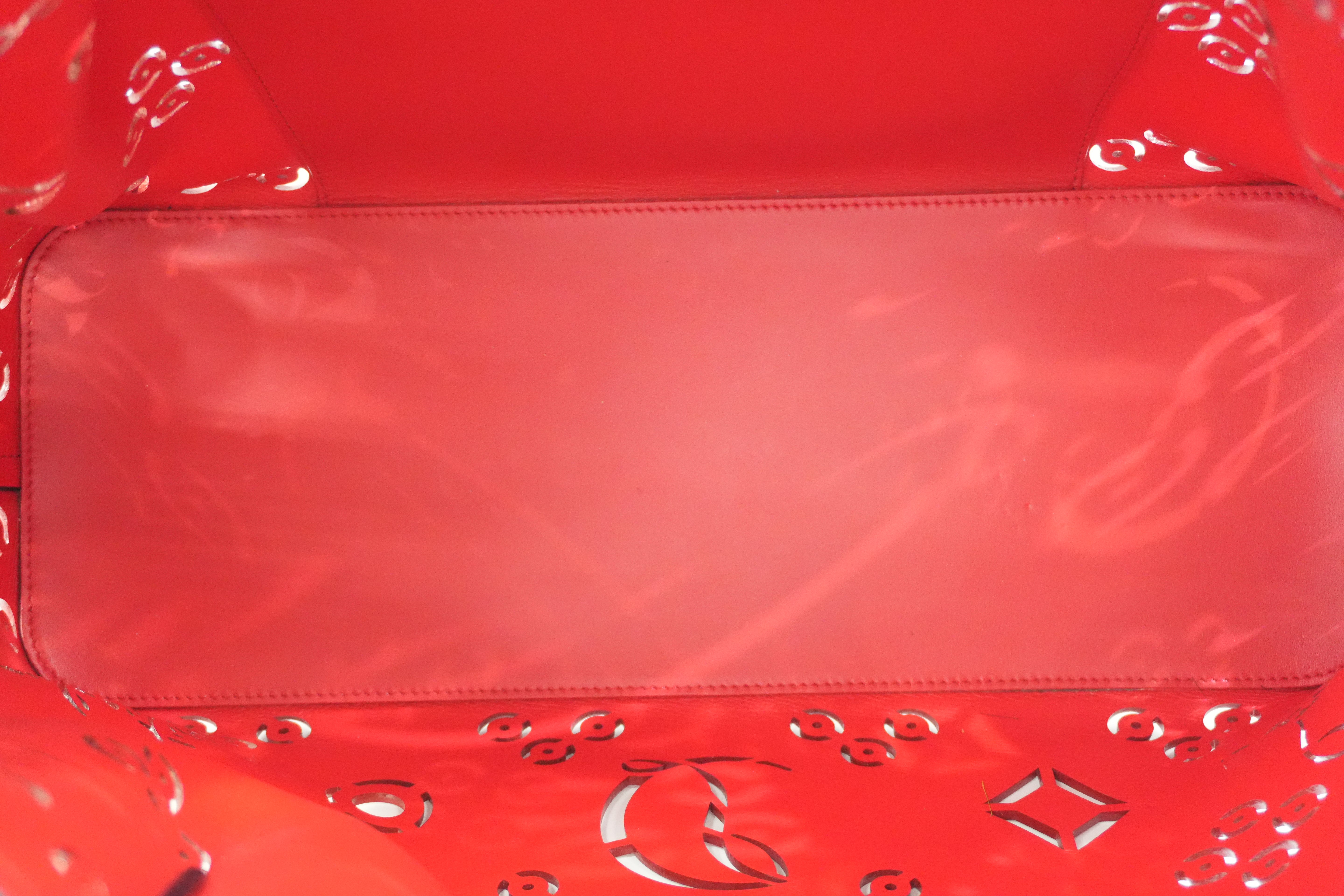 Pre-owned Christian Louboutin Leather Cabarock Perforated Tote Bag White