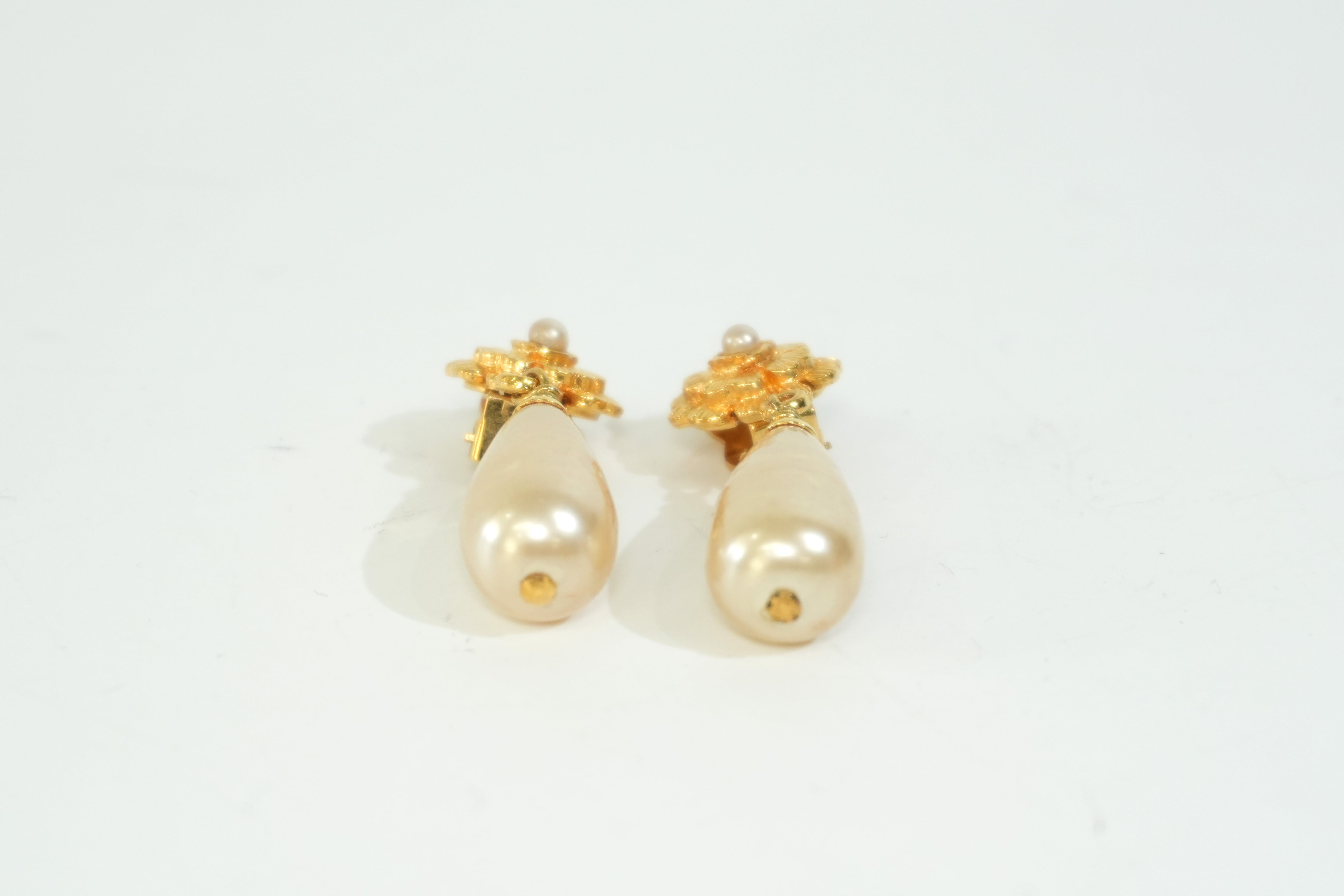 Pre-owned Chanel Fashion Gold Clip on Pearl Earrings