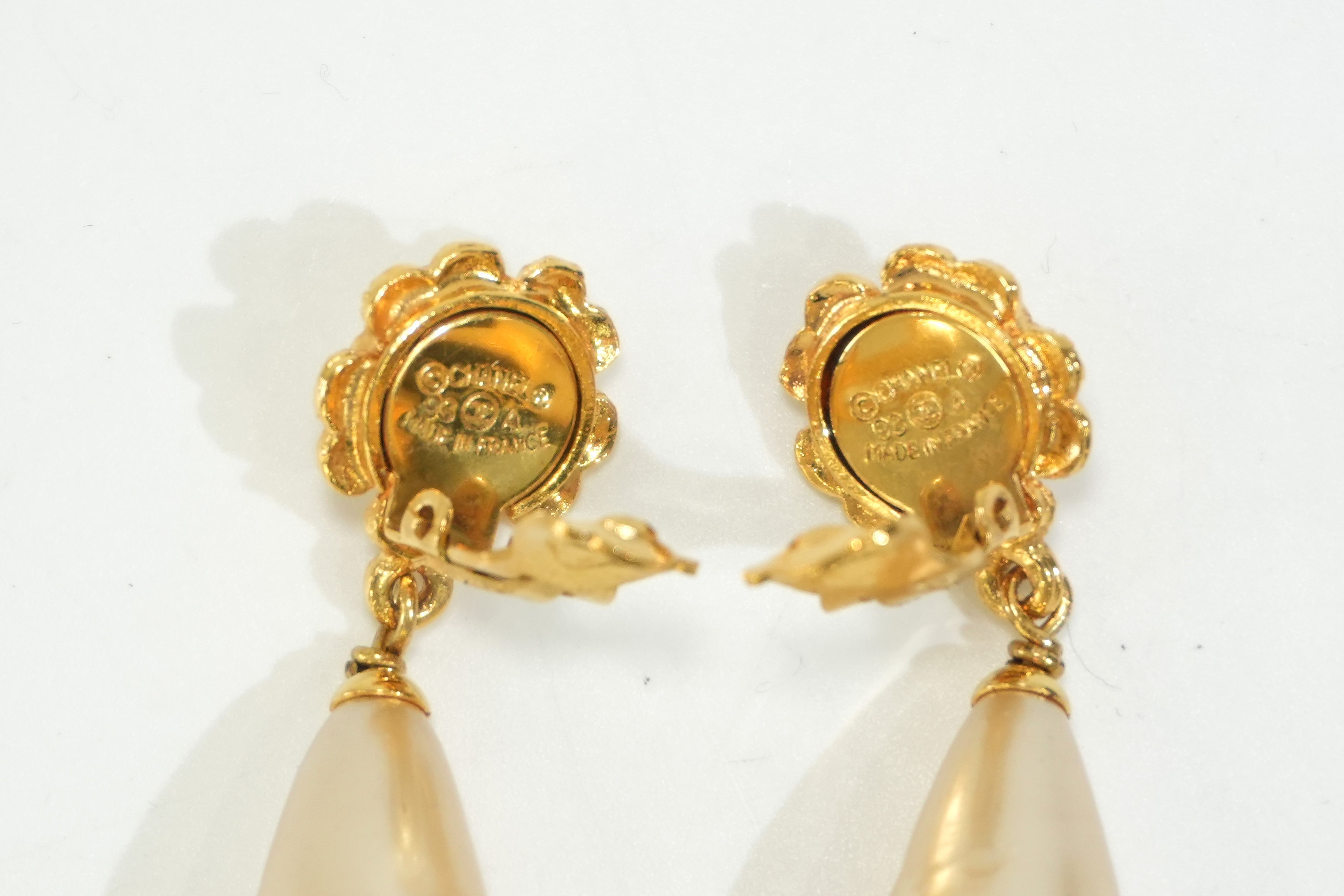 Pre-owned Chanel Fashion Gold Clip on Pearl Earrings