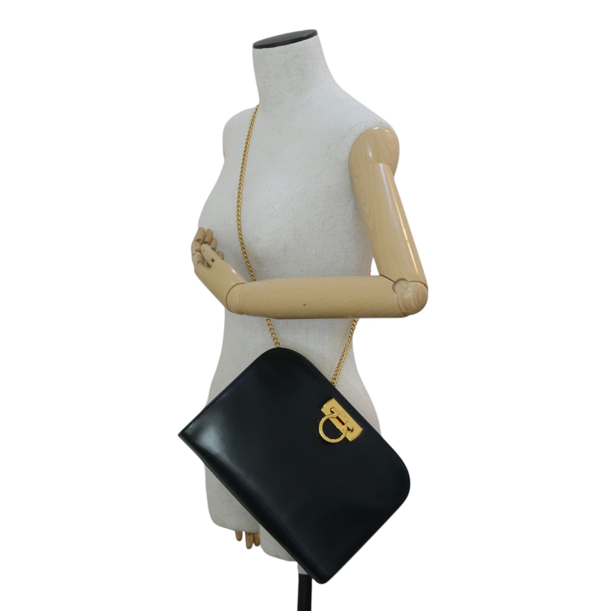 Pre-owned Ferragamo Chain Shoulder Bag Black