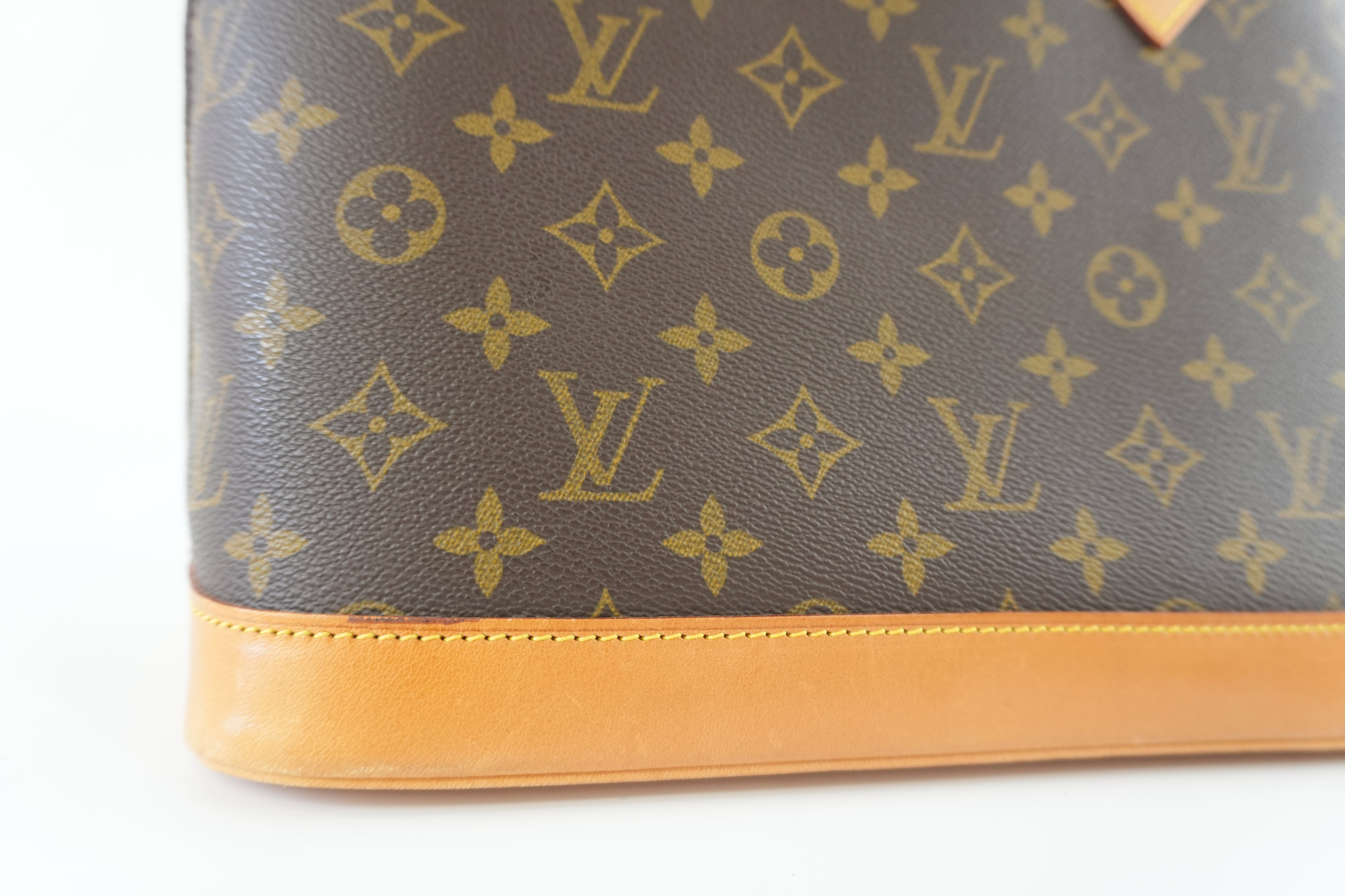Louis Vuitton Monogram Alma Handbag Used
