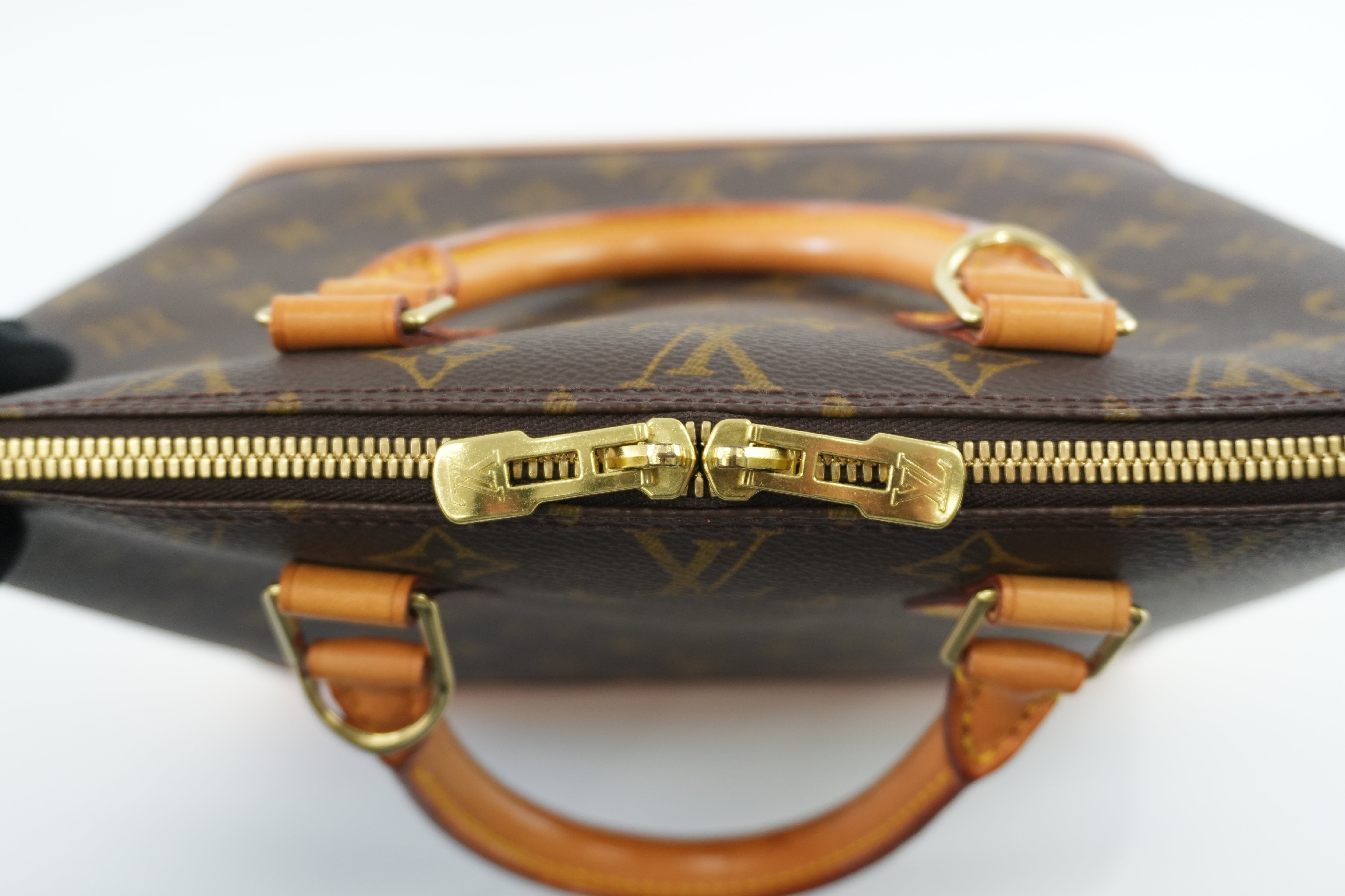 Louis Vuitton Monogram Alma Handbag Used