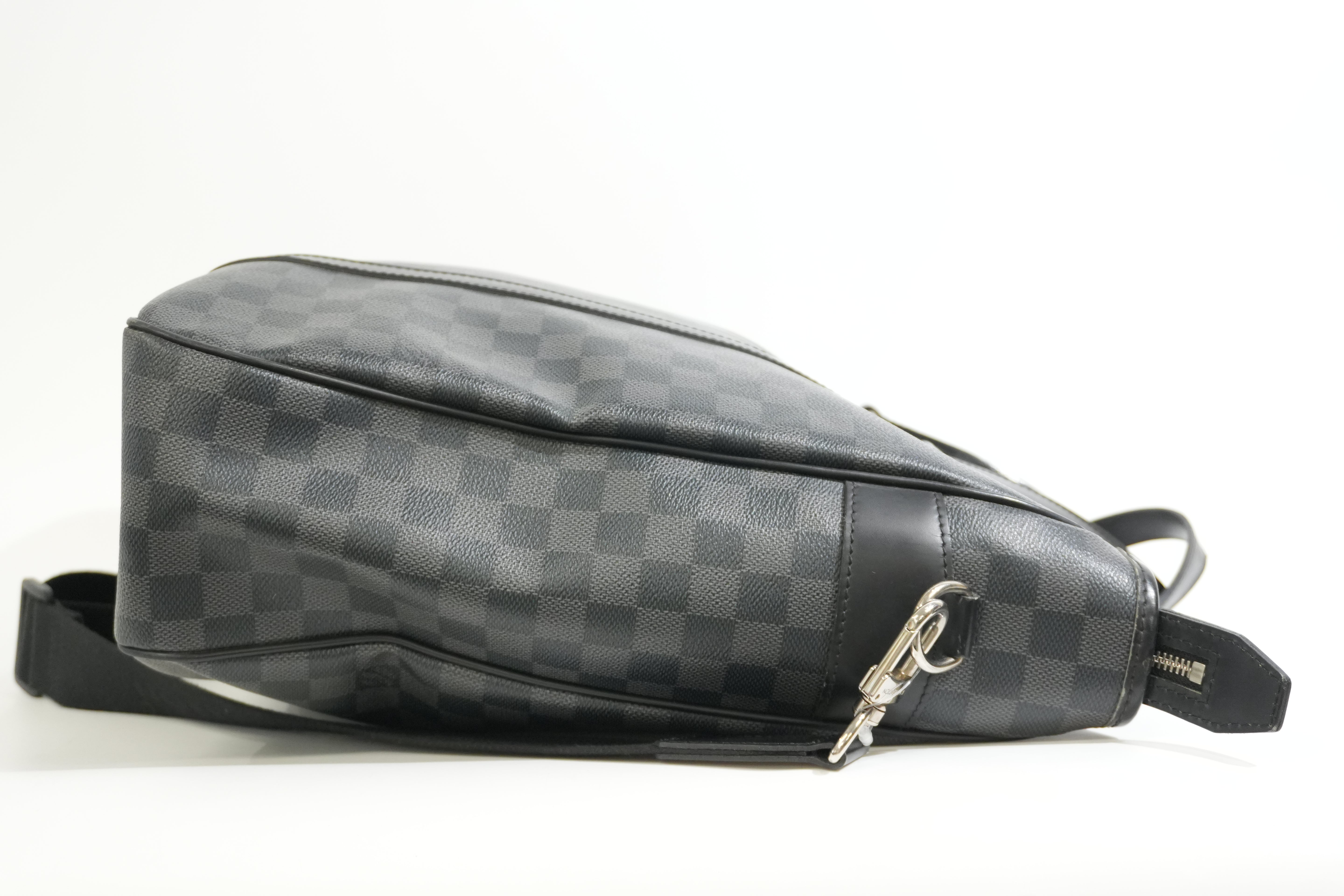 Pre-owned Louis Vuitton Damier Graphite Tadao Shoulder Tote Bag
