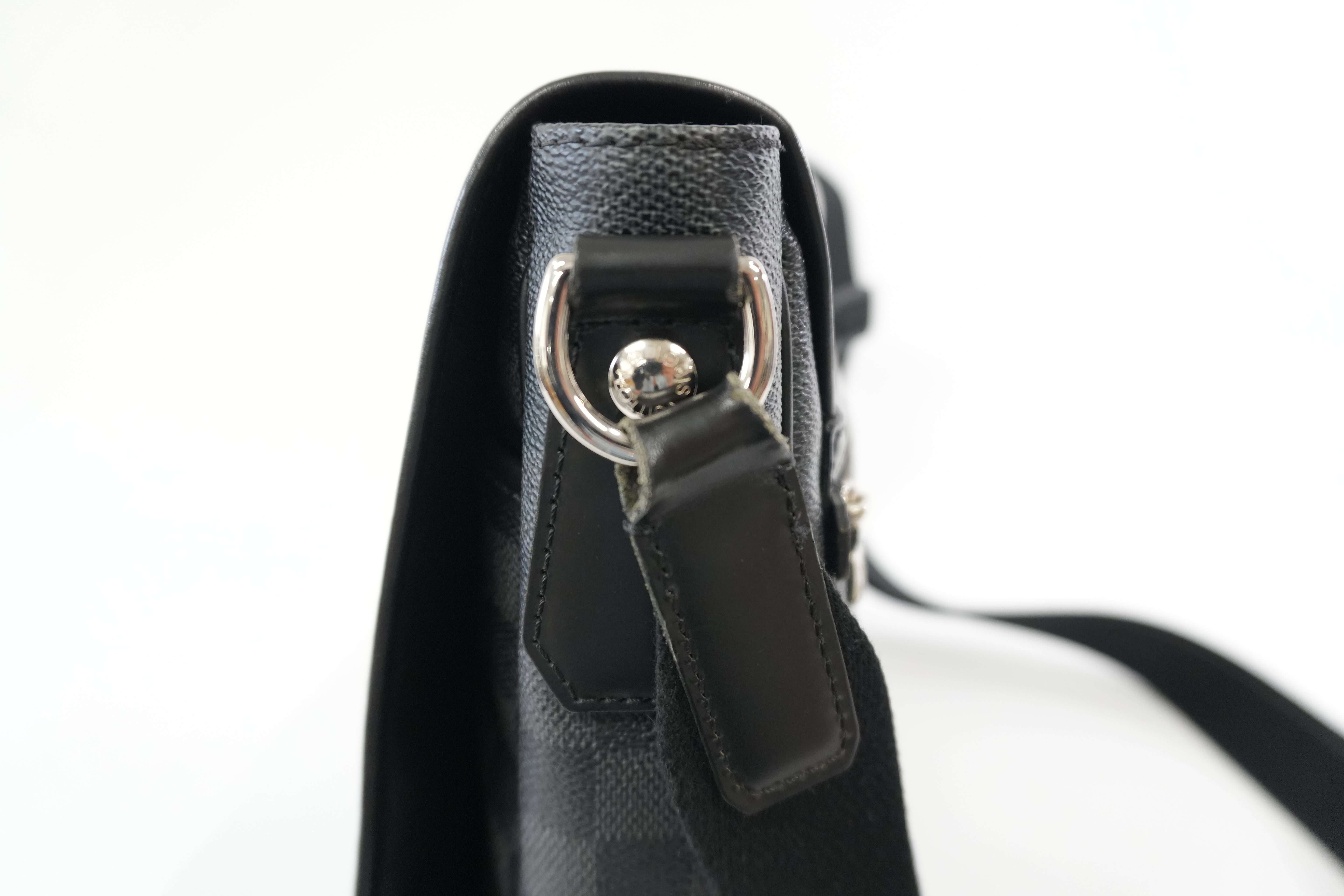 Pre-owned Louis Vuitton Damier Graphite Daniel MM Messenger Bag