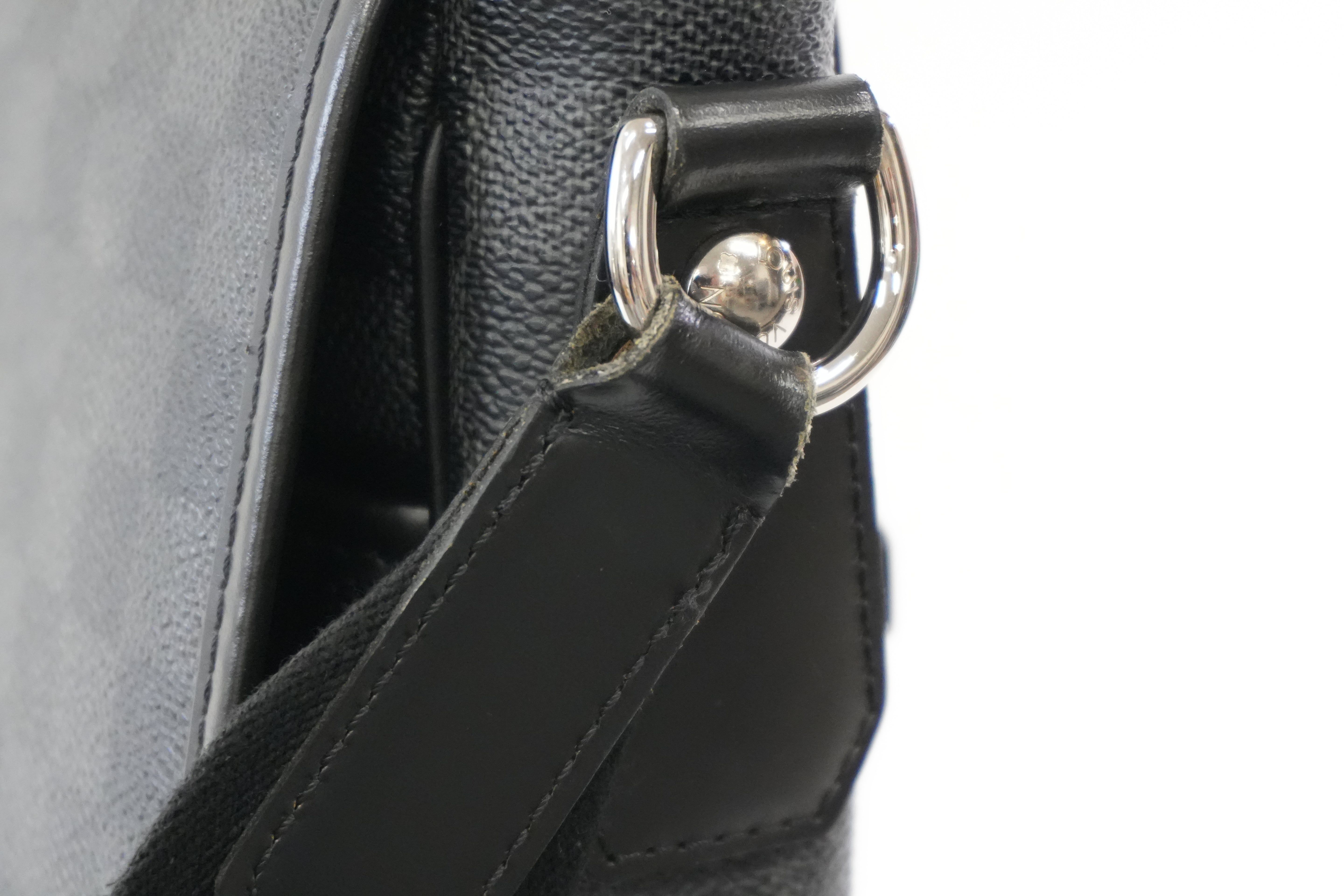 Pre-owned Louis Vuitton Damier Graphite Daniel MM Messenger Bag