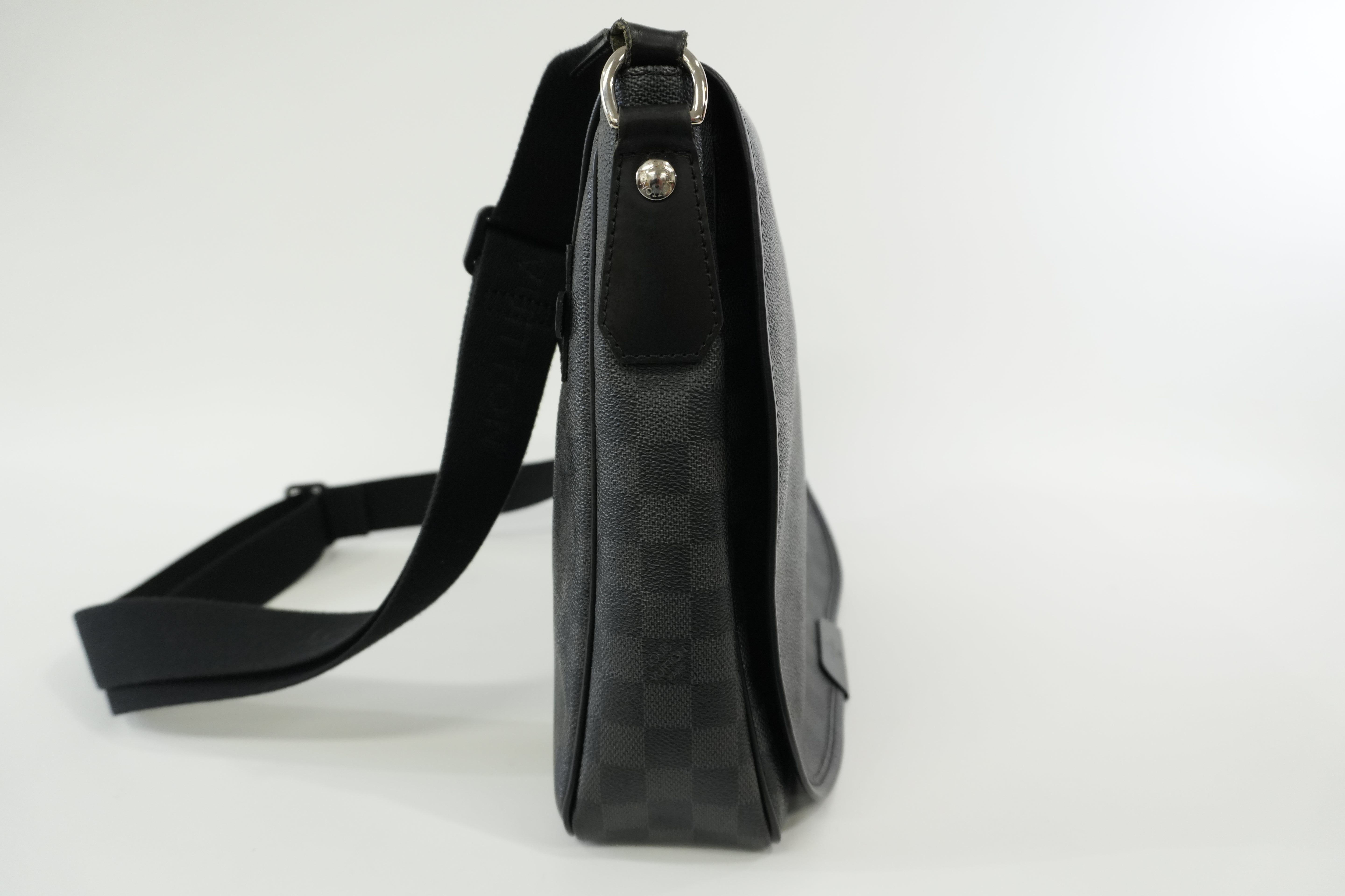 Pre-owned Louis Vuitton Damier Graphite Daniel MM Messenger Bag