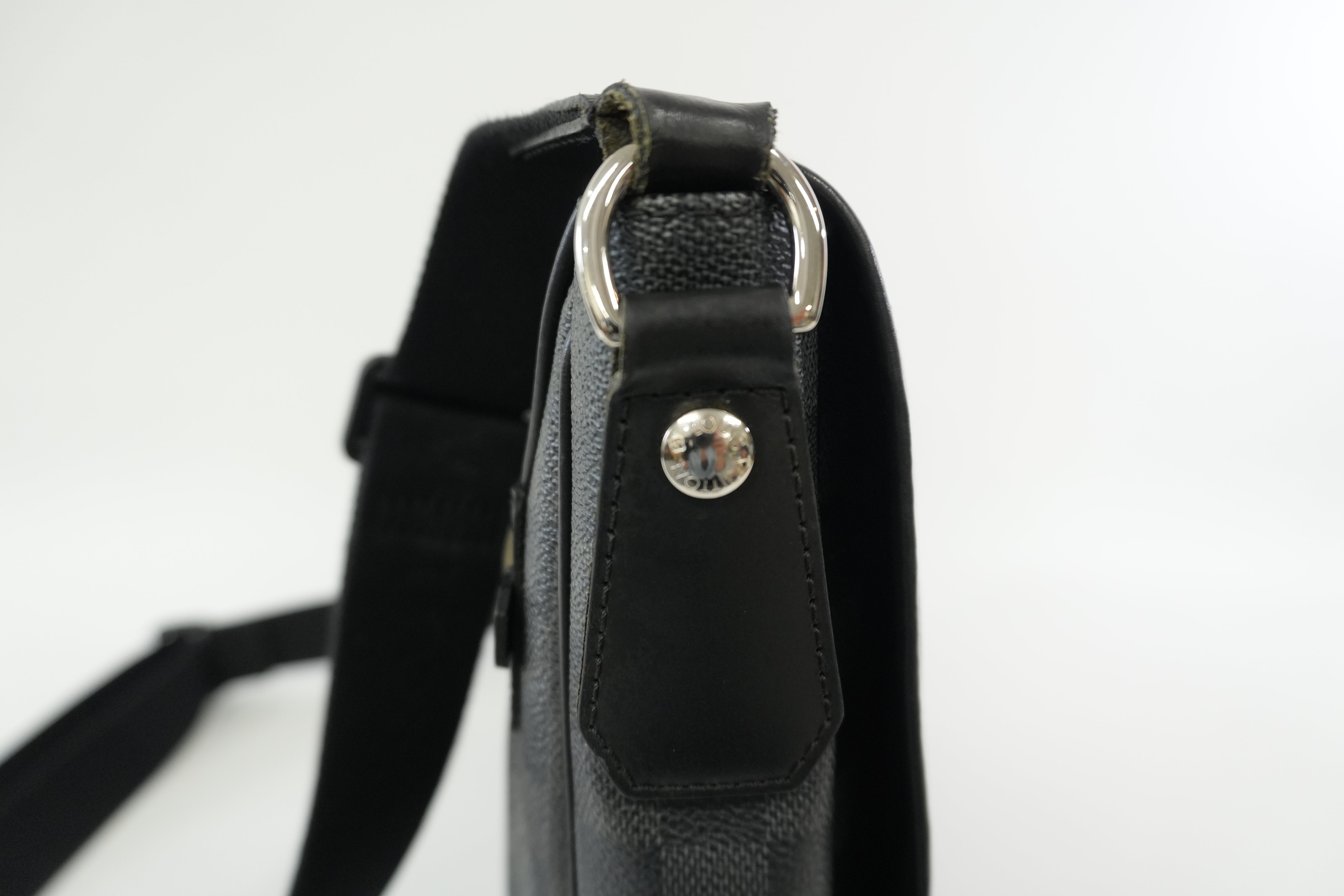 Pre-owned Louis Vuitton Damier Graphite Daniel MM Messenger Bag