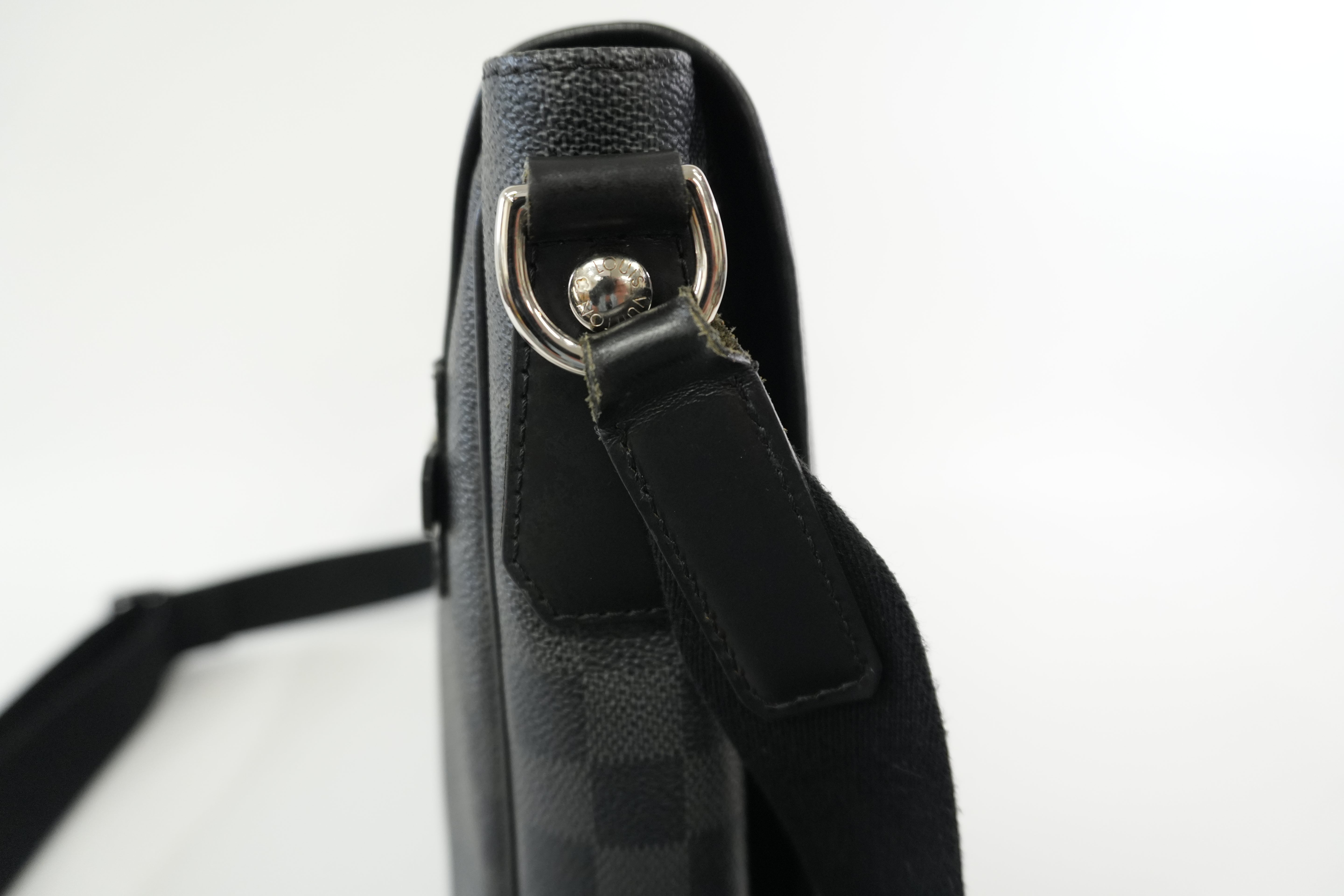 Pre-owned Louis Vuitton Damier Graphite Daniel MM Messenger Bag