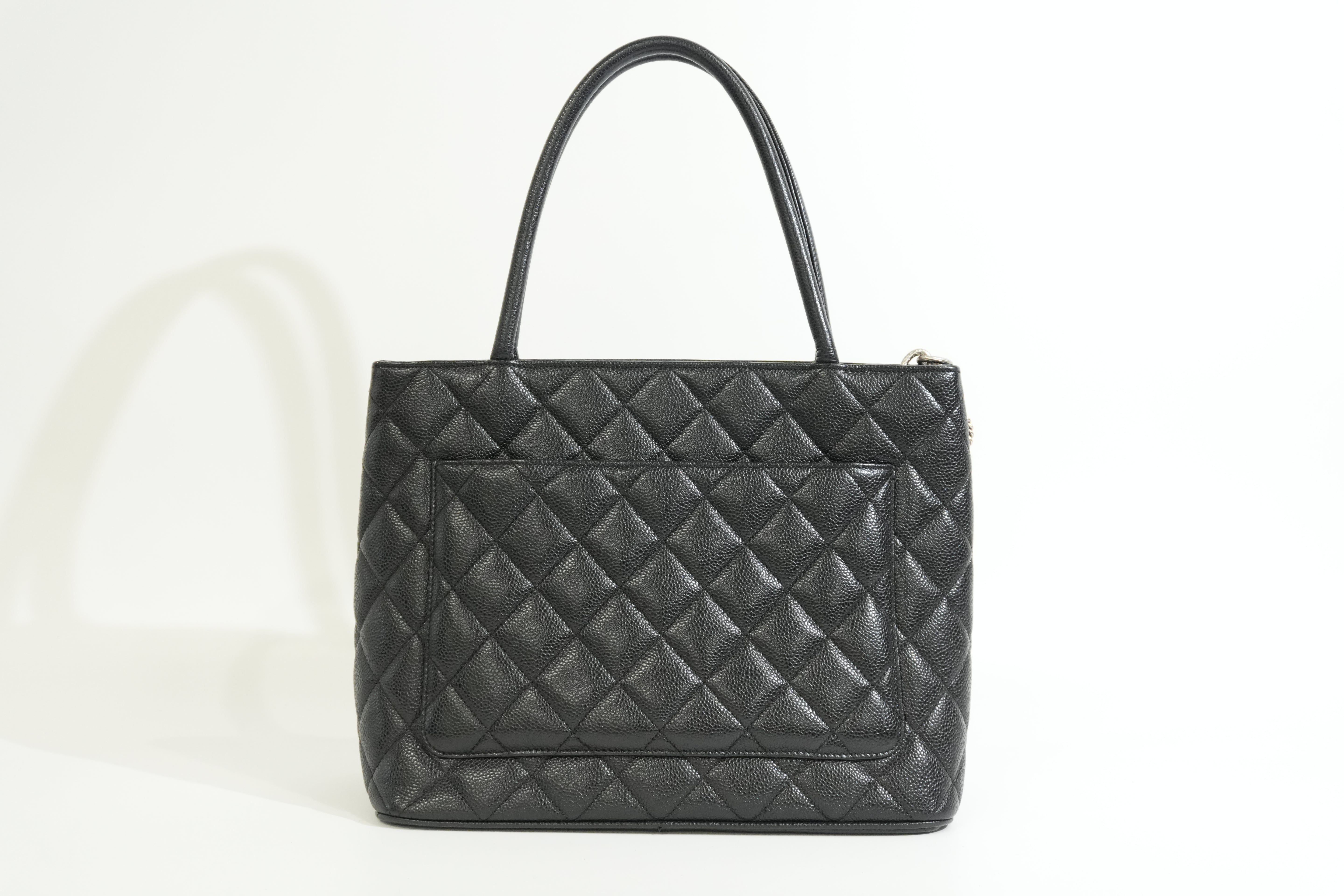 Pre-owned Chanel Caviar Skin Chanel Medallion Handbag Black