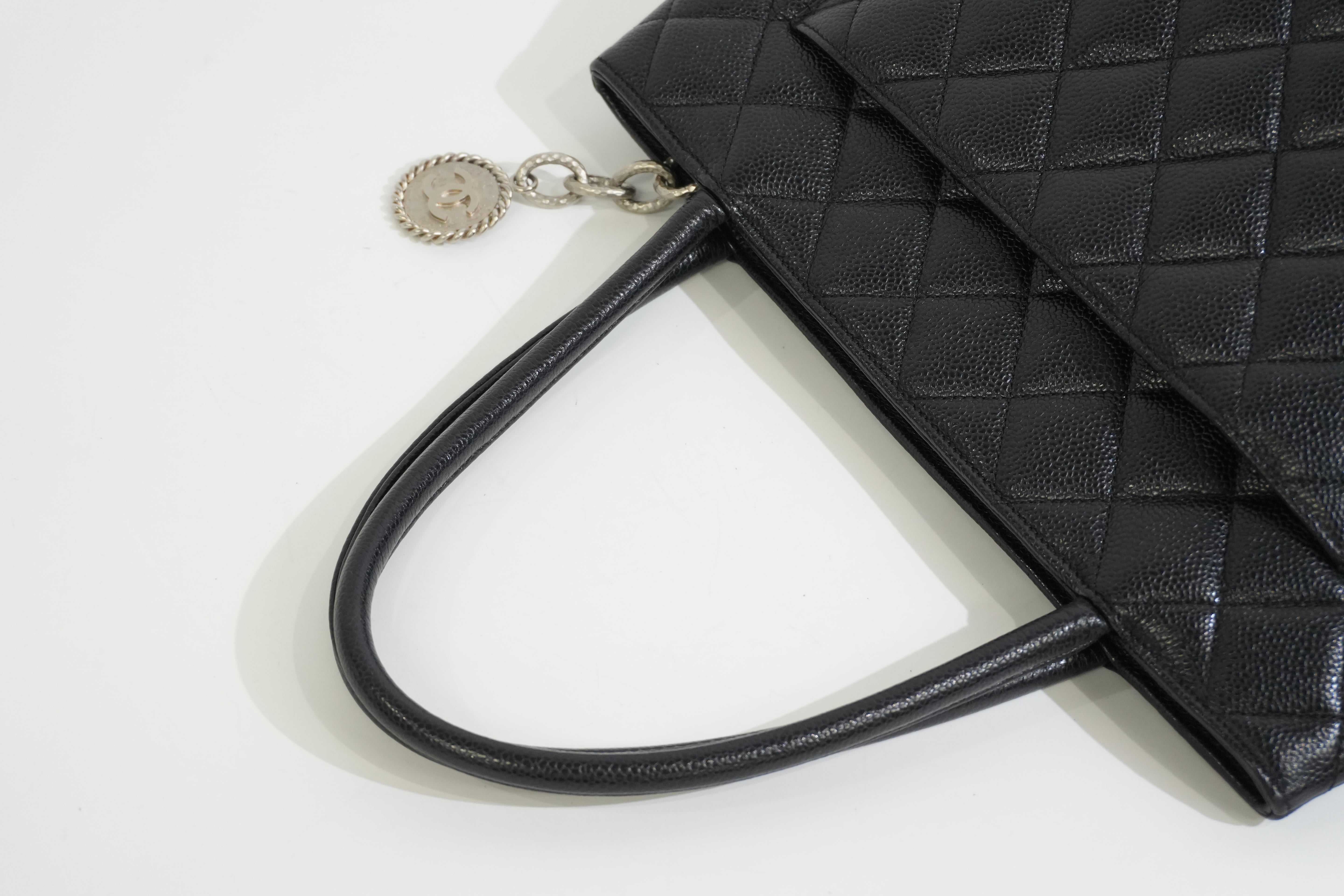 Pre-owned Chanel Caviar Skin Chanel Medallion Handbag Black