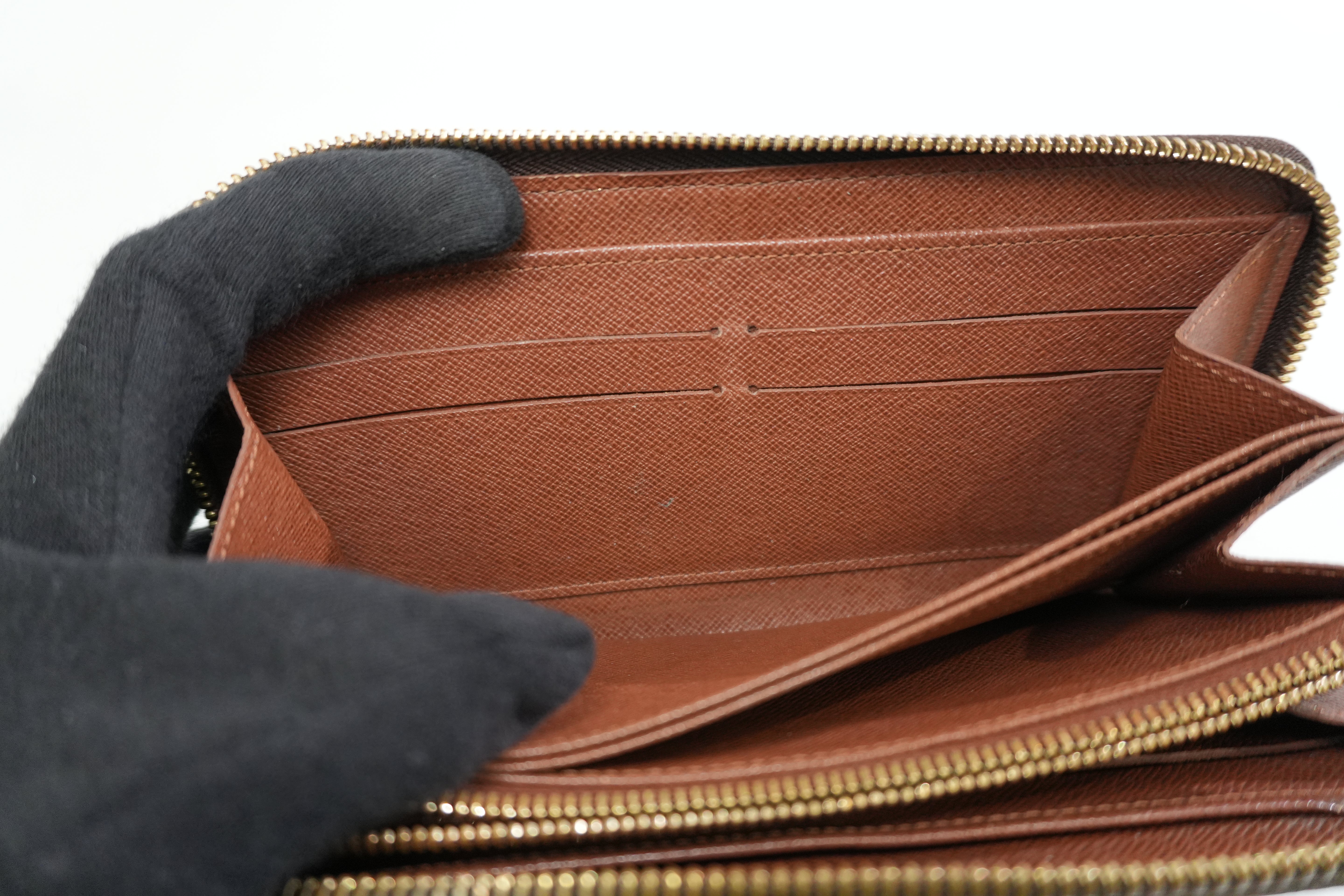 Pre-owned Louis Vuitton Monogram Zippy Wallet