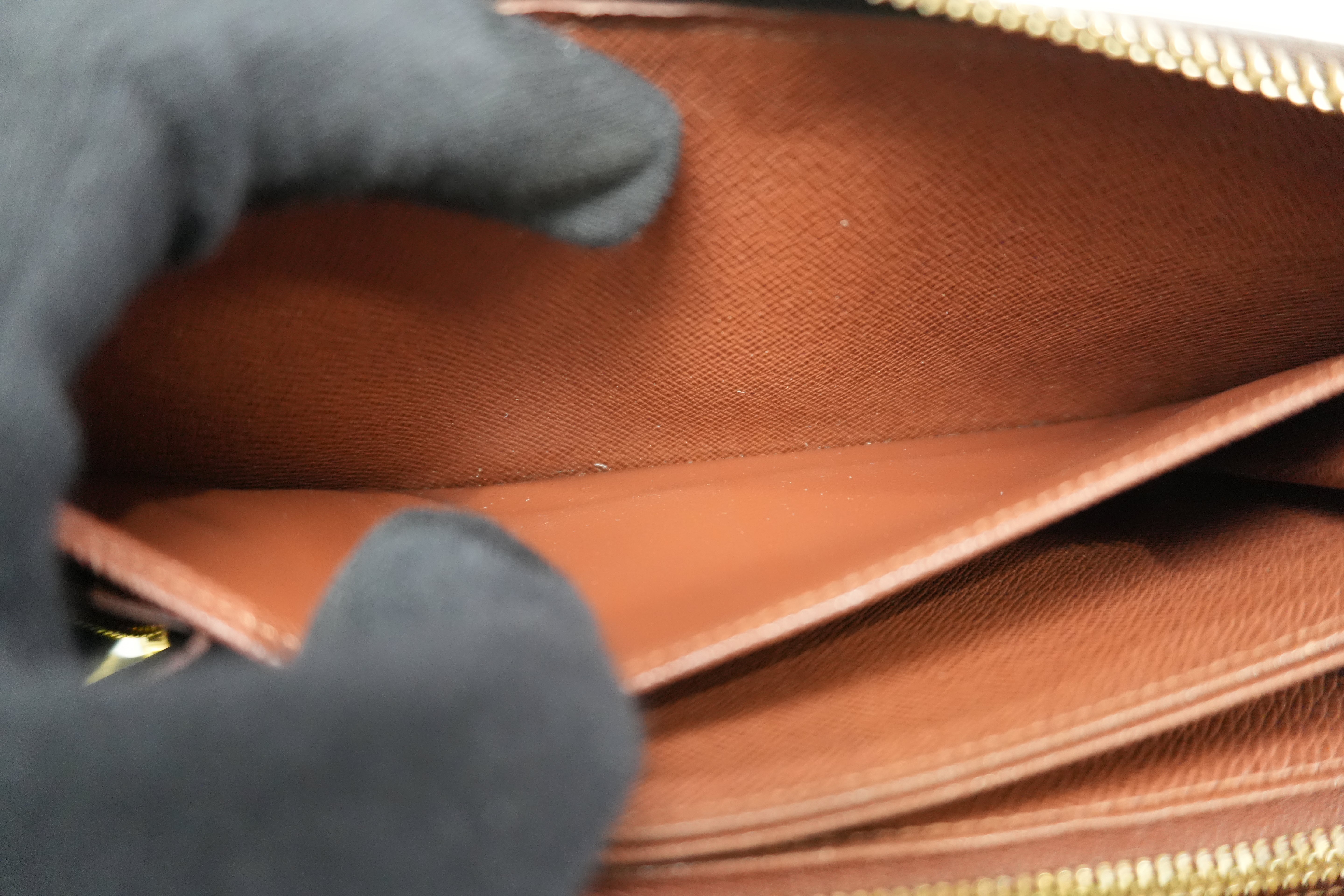 Pre-owned Louis Vuitton Monogram Zippy Wallet