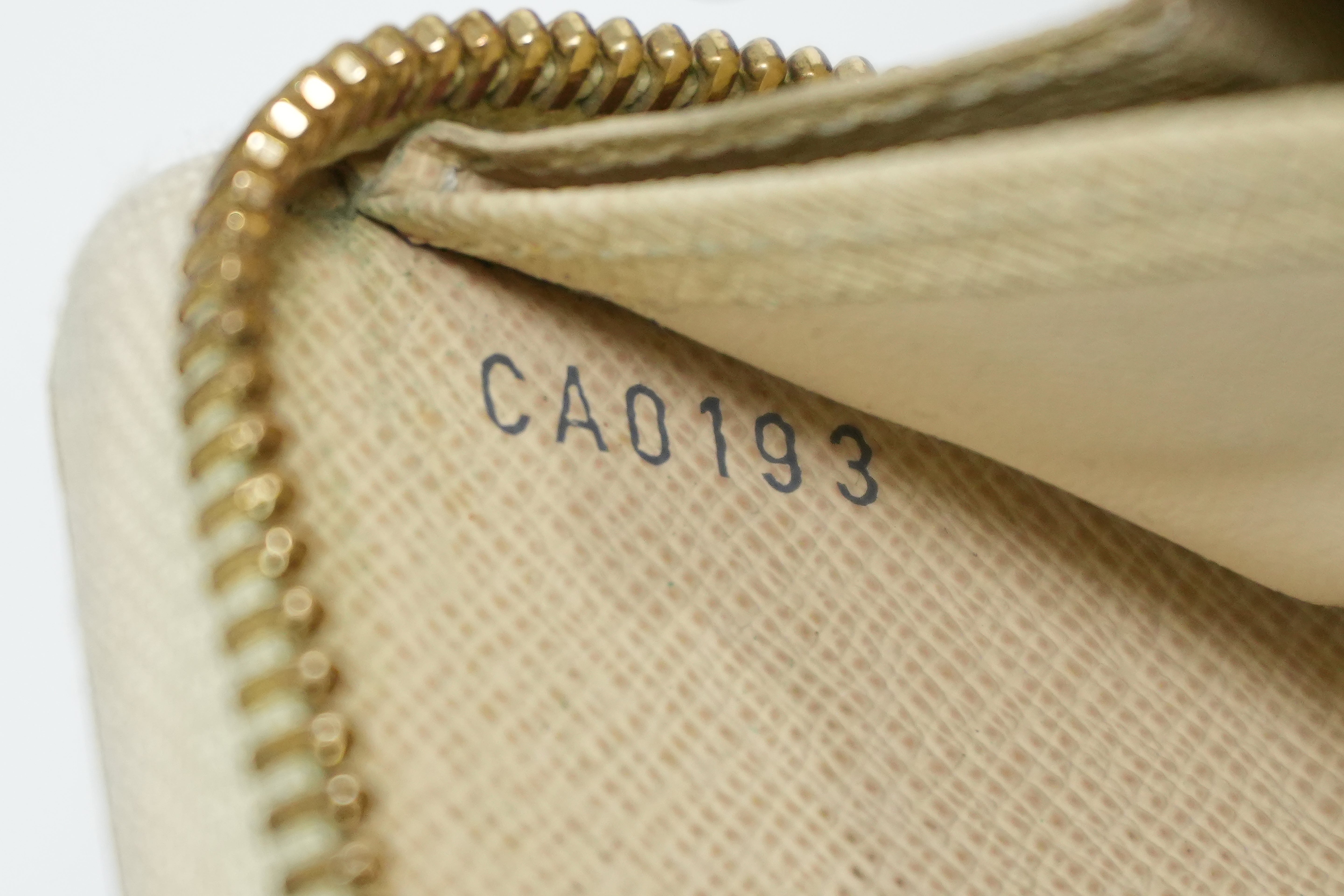 Pre-owned Louis Vuitton Damier Azur Zippy Wallet