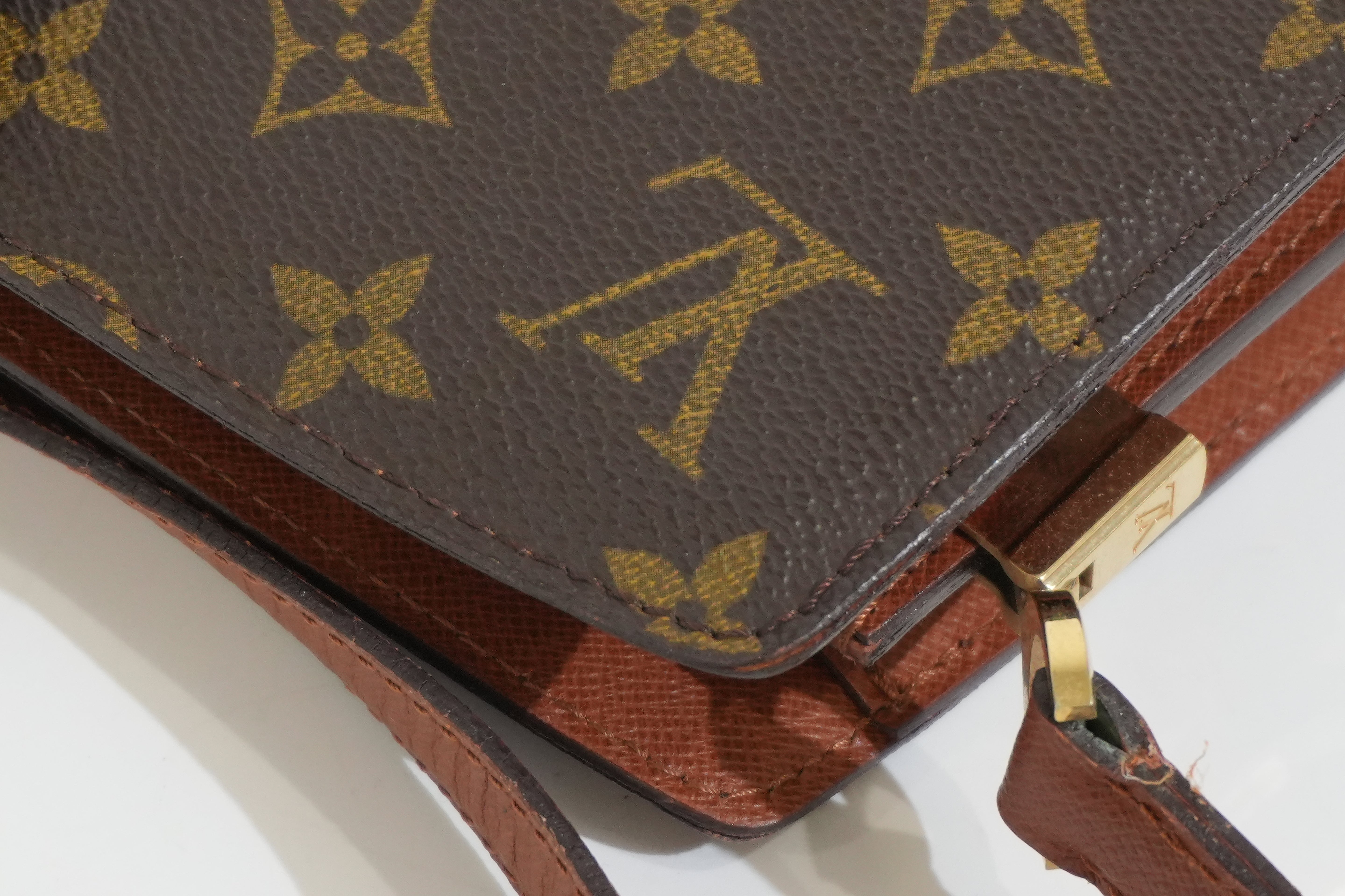 Pre-owned Louis Vuitton Monogram Courcelles Crossbody Bag