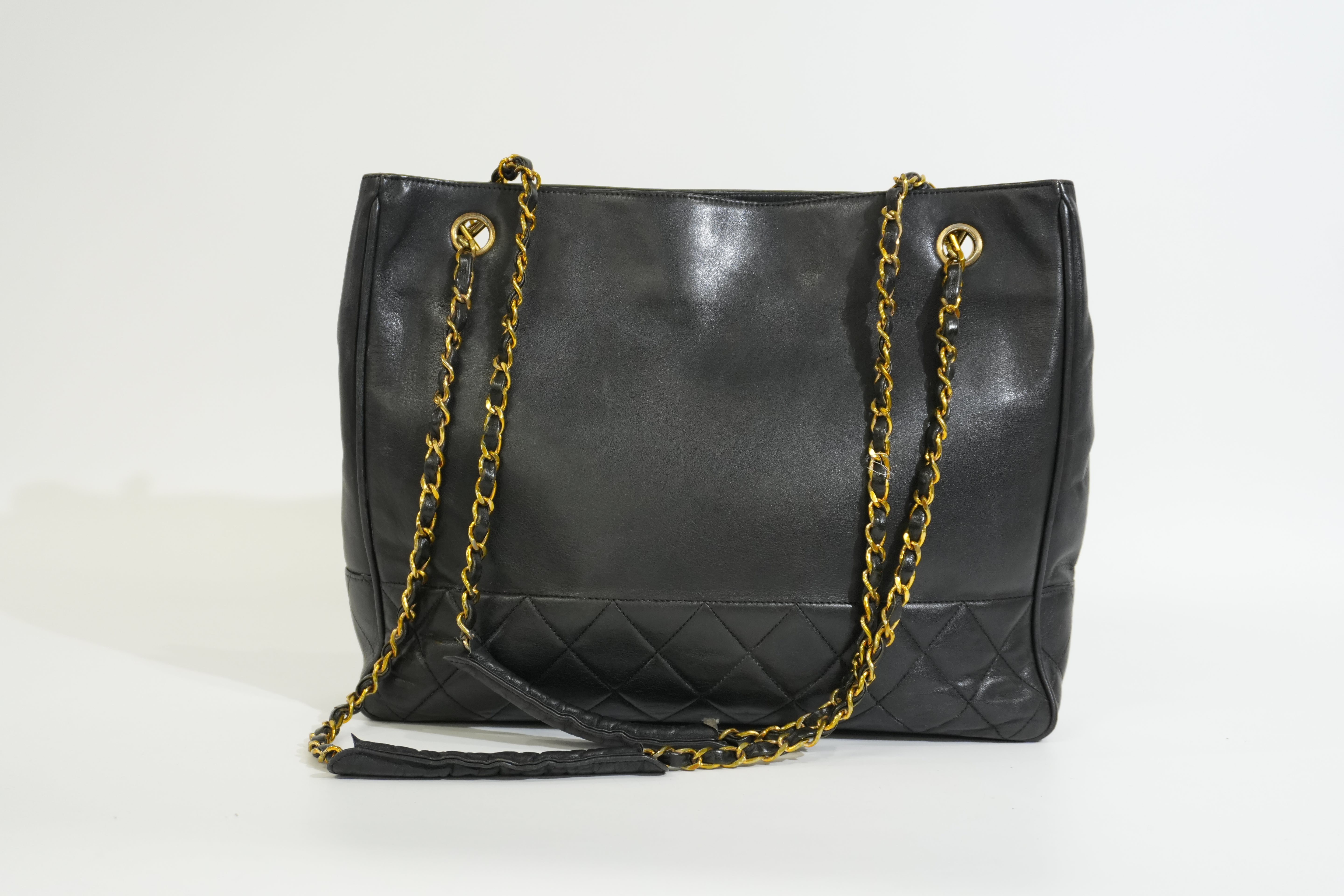 Pre-owned Chanel Chain Tote Bag Black