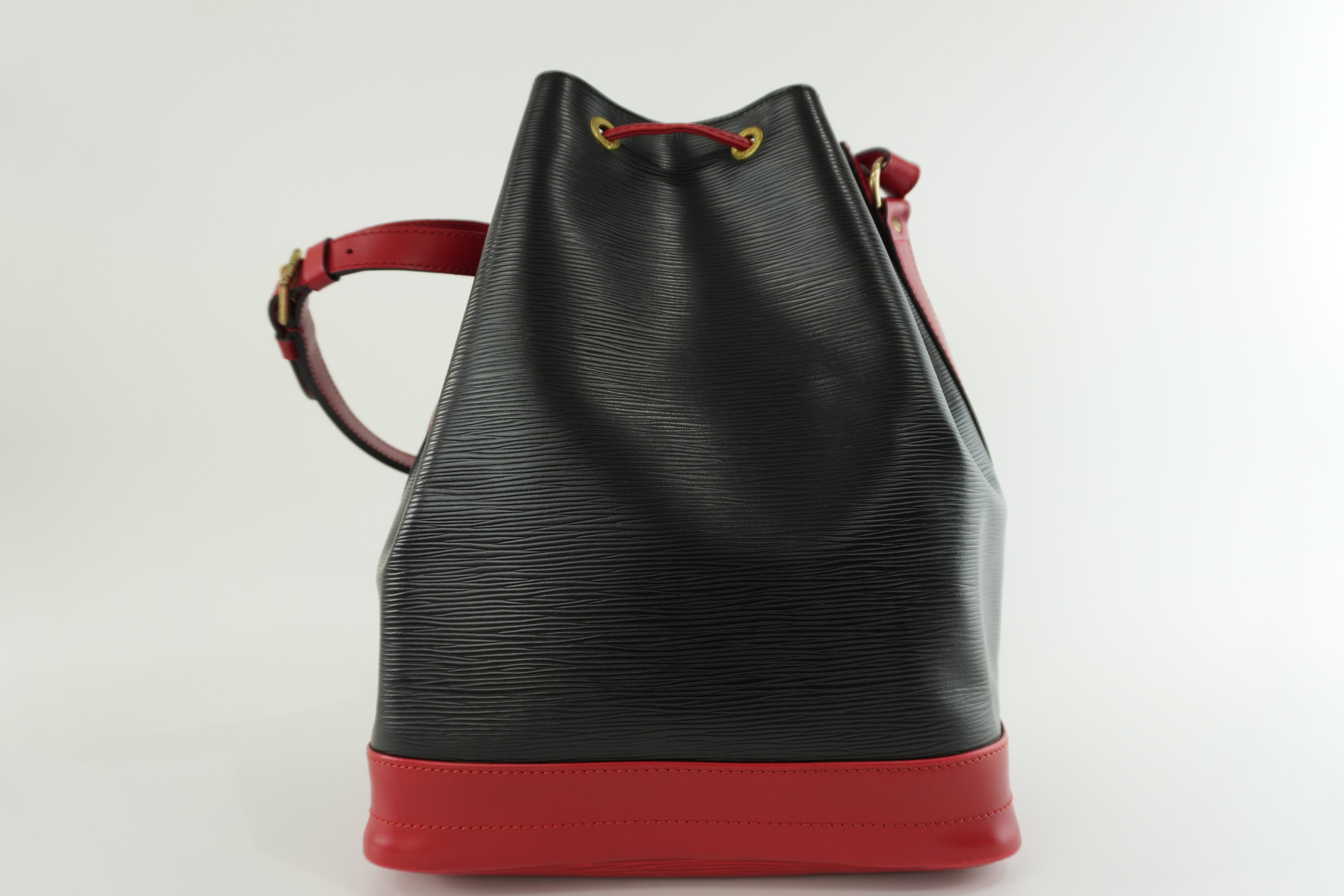 Louis Vuitton Epi Noe Bicolor Shoulder Bag Used