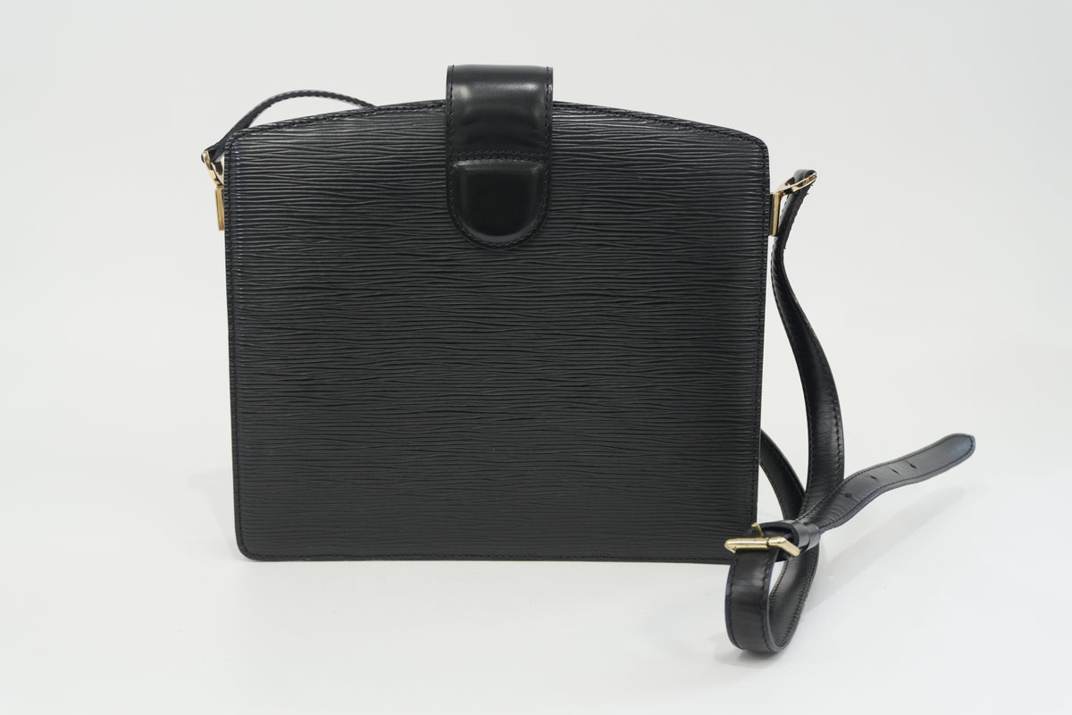 Pre-Owned Louis Vuitton Epi Capucines Shoulder Bag Black