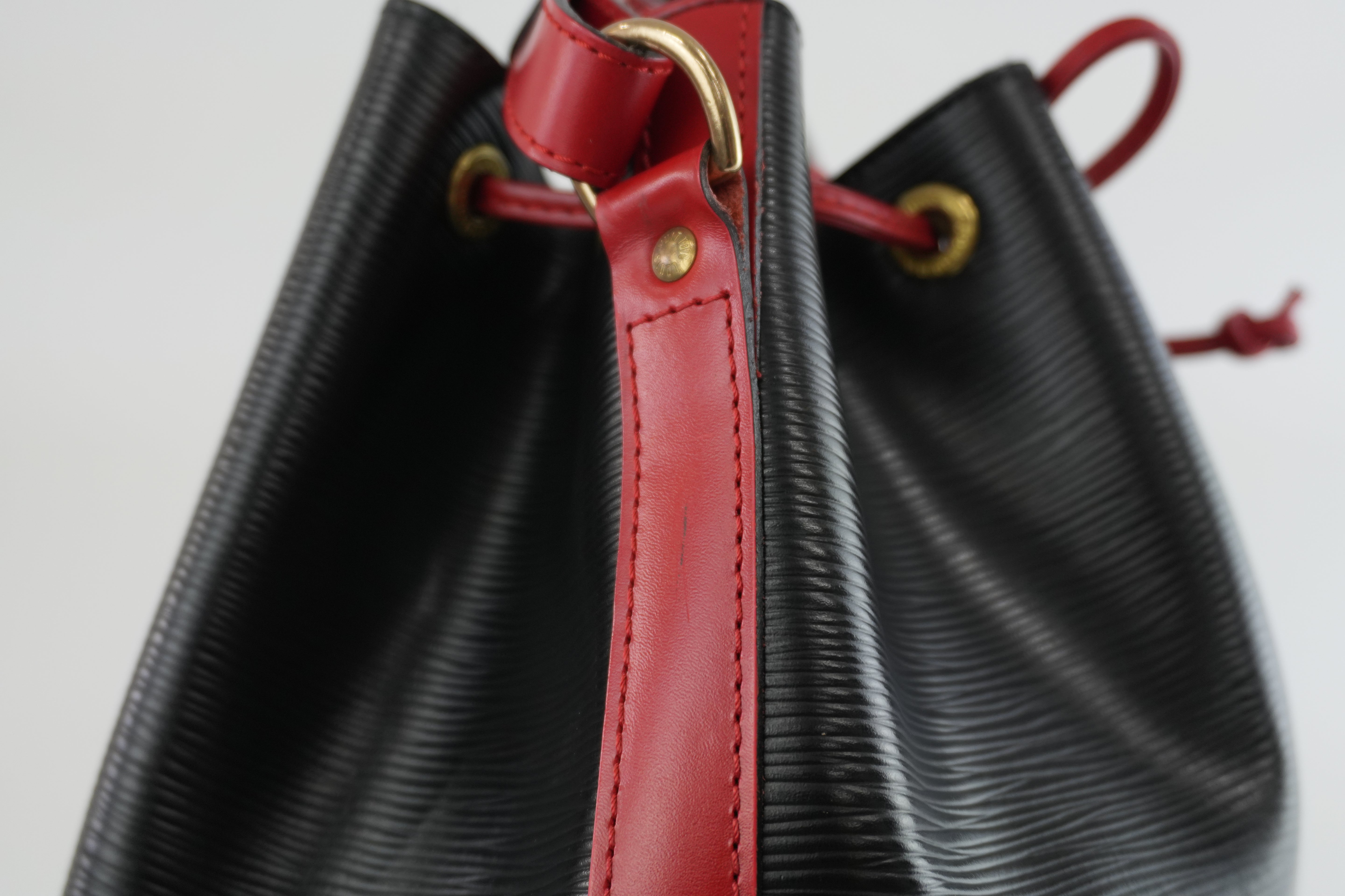 Louis Vuitton Epi Noe Bicolor Shoulder Bag Used