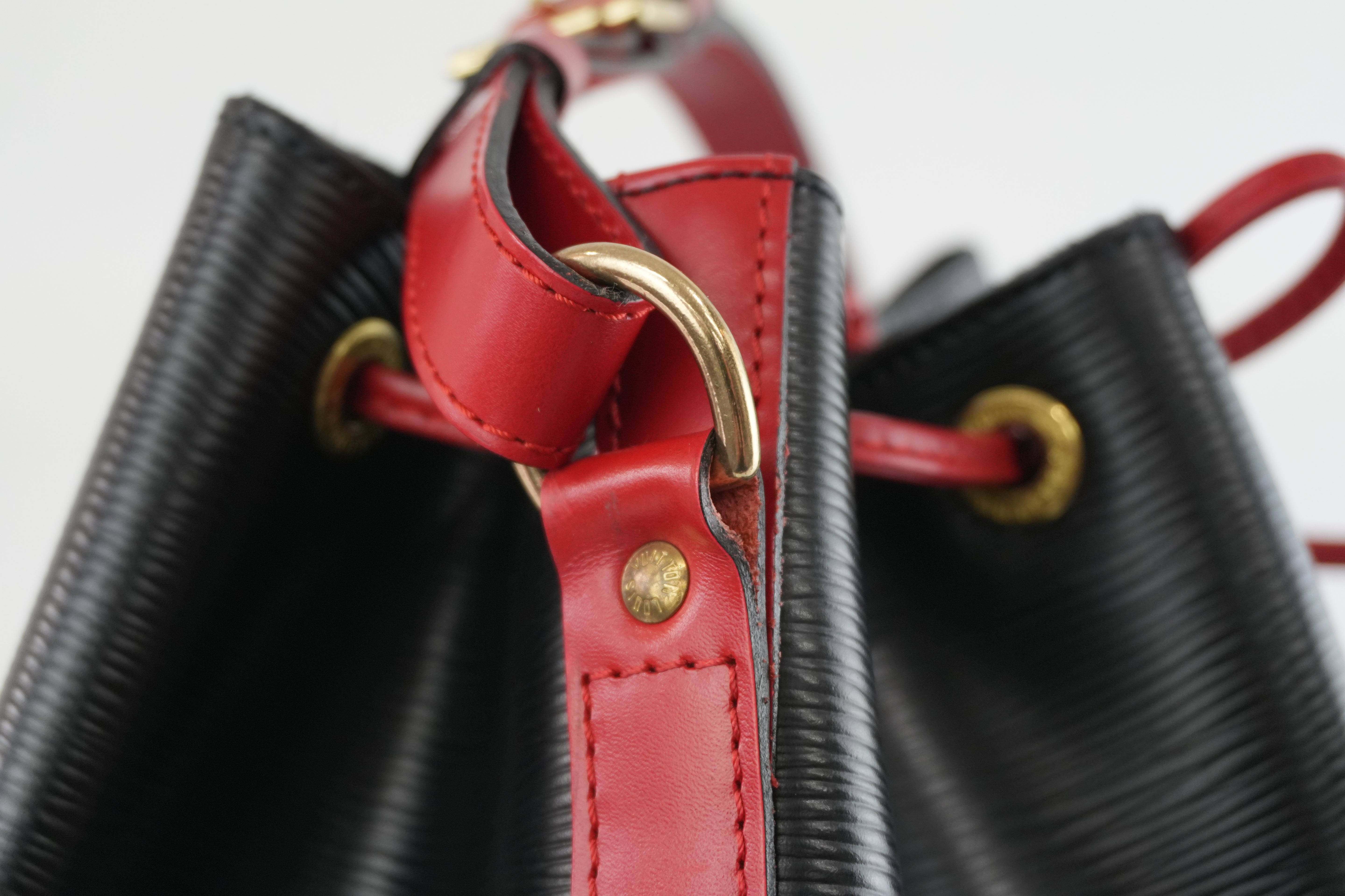 Louis Vuitton Epi Noe Bicolor Shoulder Bag Used