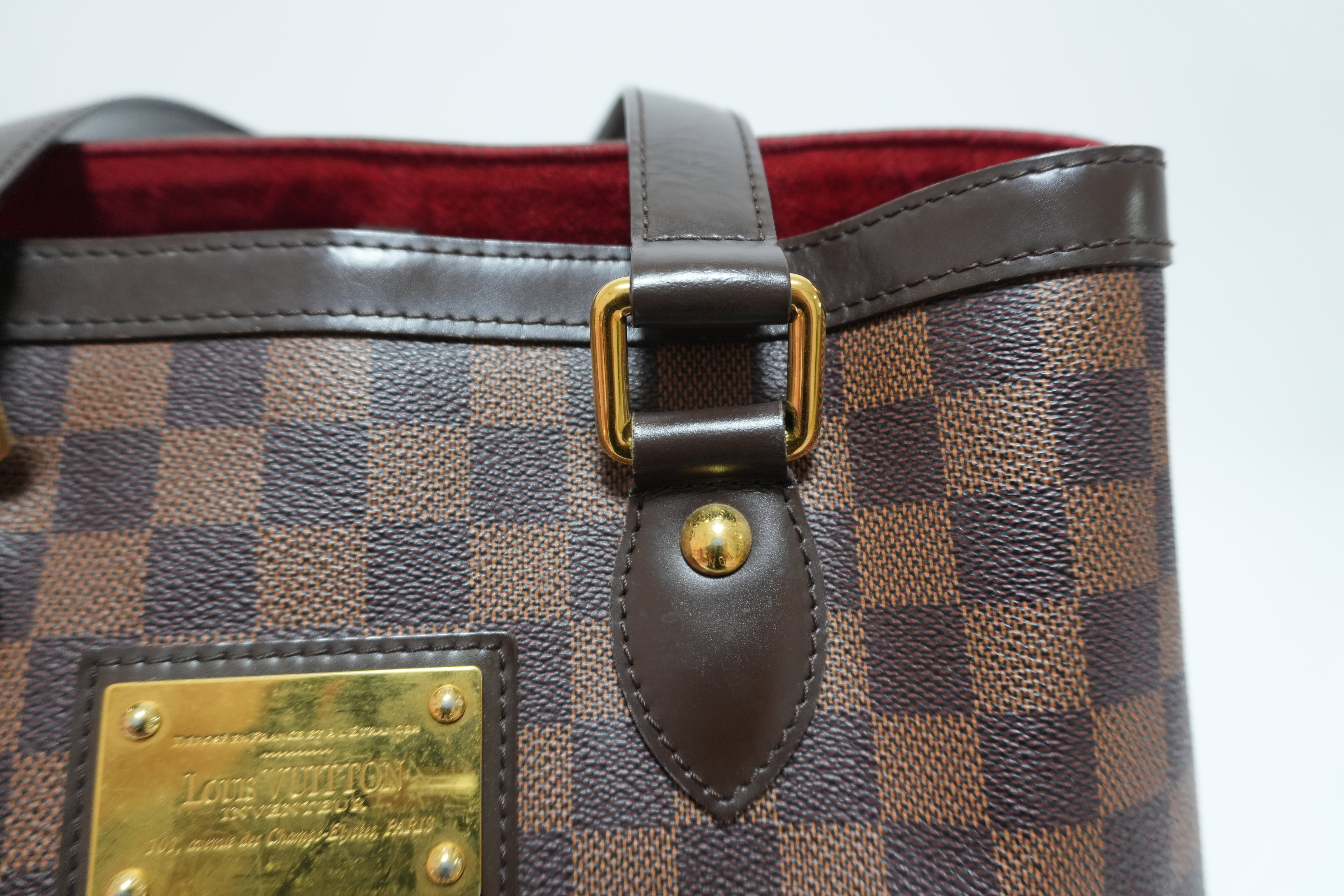 Pre-Owned Louis Vuitton Epi Capucines Shoulder Bag Black