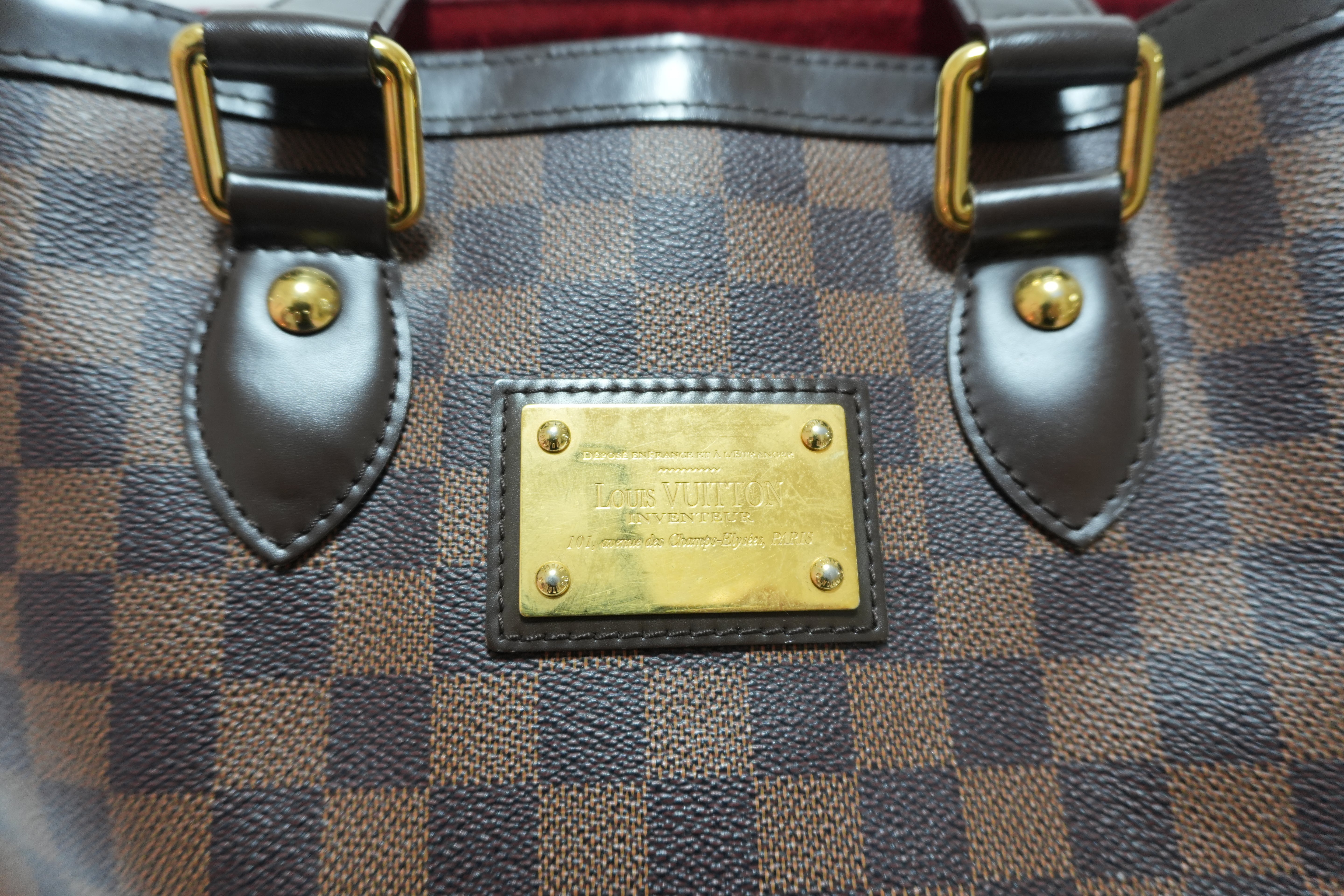 Pre-Owned Louis Vuitton Epi Capucines Shoulder Bag Black