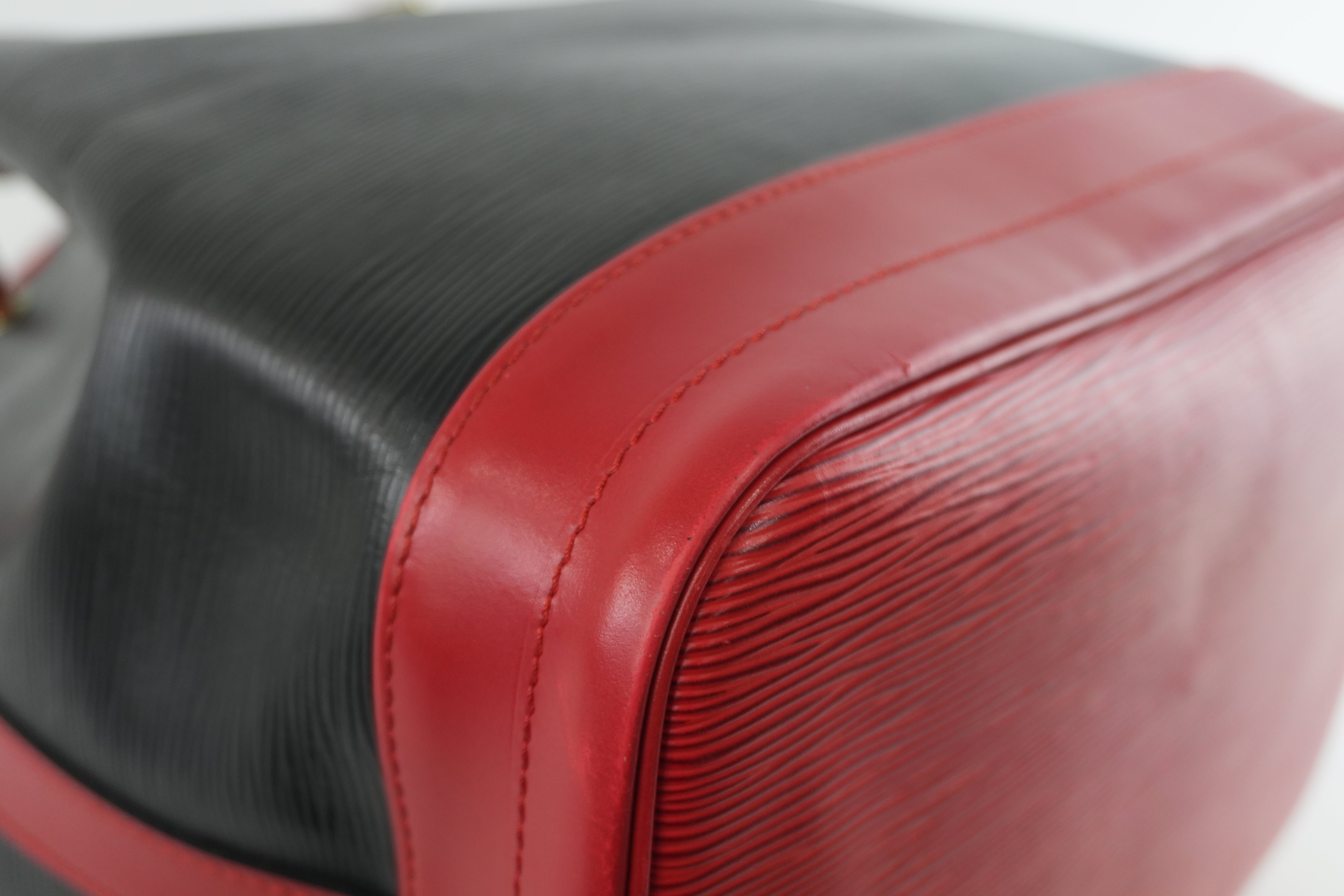 Louis Vuitton Epi Noe Bicolor Shoulder Bag Used