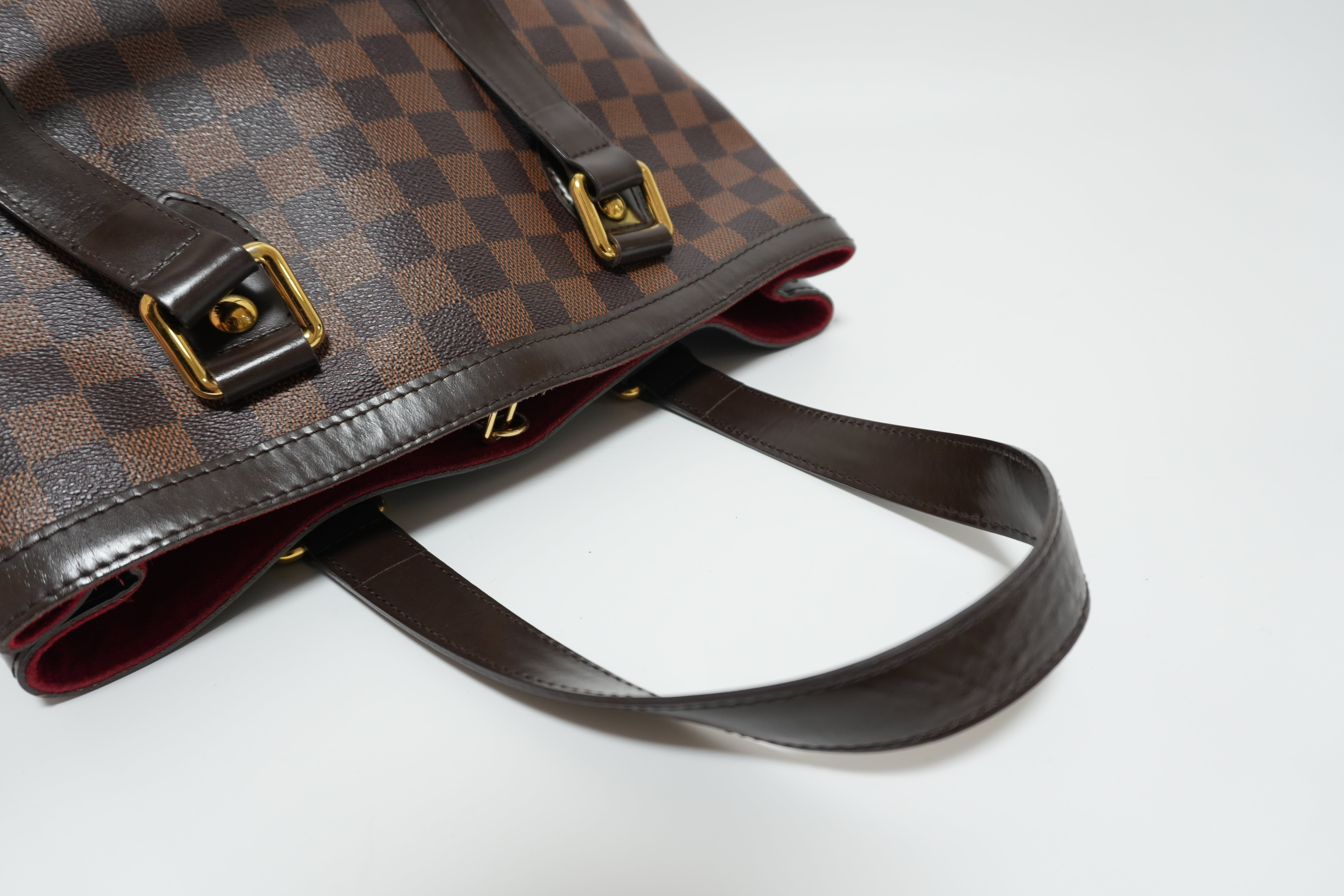 Pre-Owned Louis Vuitton Epi Capucines Shoulder Bag Black